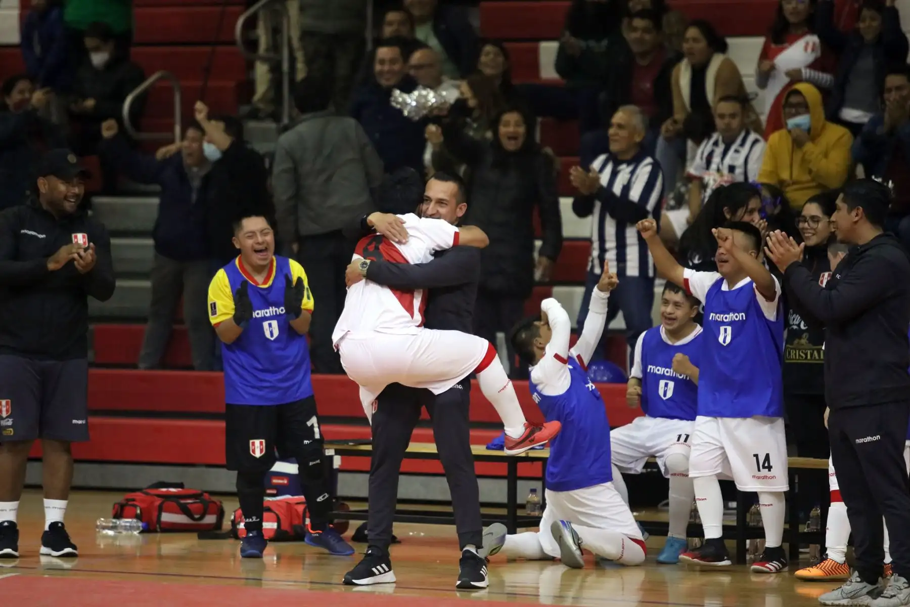 Perú se consagra campeón de Futsal Down. Durante dos días, el Polideportivo 1 de la sede Legado VIDENA se llenó de color y emoción con el “1er Clásico del Pacífico” jugado entre Perú y Chile. Las graderías se abarrotaron de familias enteras e hinchas 
 Foto: Legado