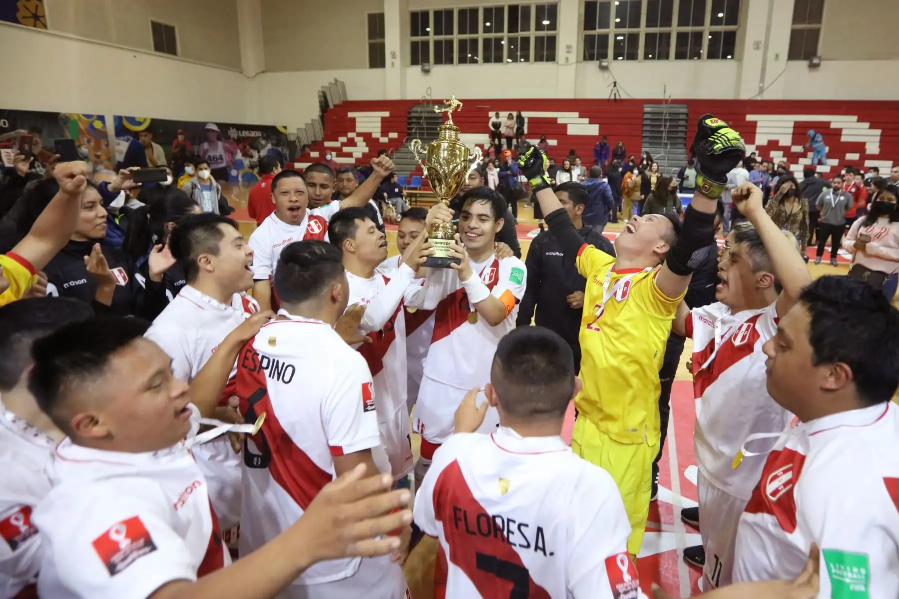 Perú se consagra campeón de Futsal Down. Durante dos días, el Polideportivo 1 de la sede Legado VIDENA se llenó de color y emoción con el “1er Clásico del Pacífico” jugado entre Perú y Chile. Las graderías se abarrotaron de familias enteras e hinchas 
 Foto: Legado