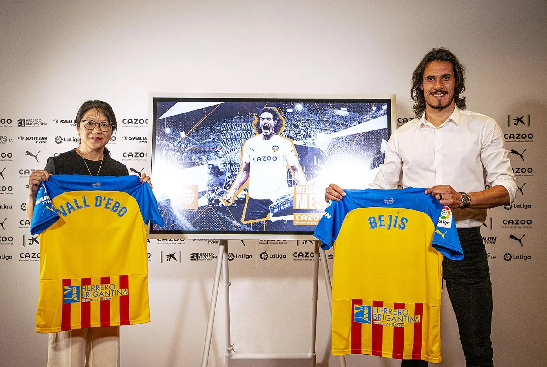 Edinson Cavani ya es nuevo jugador del Valencia de España