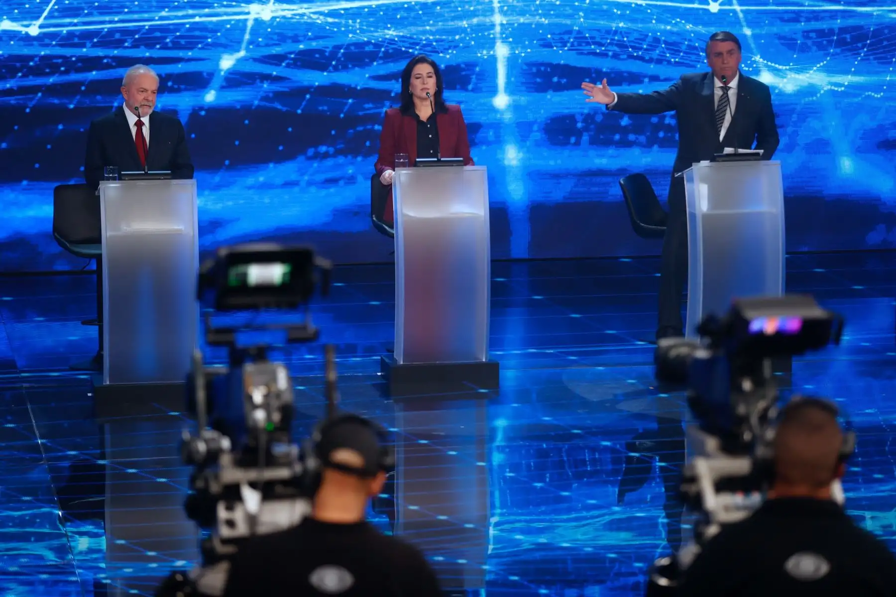 El presidente brasileño Jair Bolsonaro y su principal rival, el exmandatario Luiz Inácio Lula da Silva participaron en un debate televisivo en São Paulo (Brasil). Foto: EFE