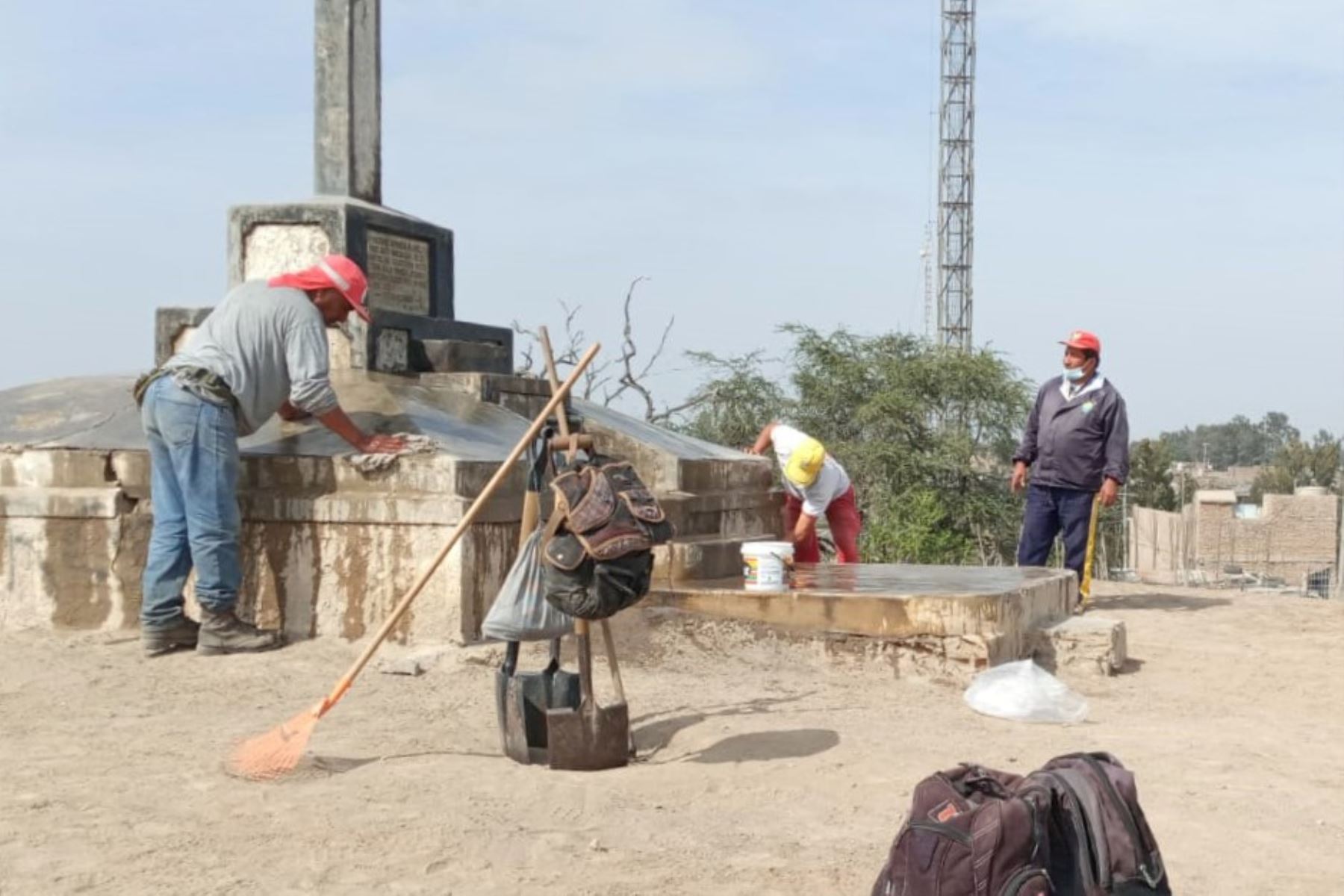Trabajos de recuperación y limpieza del sector conocido como huaca Los Chinos, en el distrito de Tumán. Foto: ANDINA/Difusión