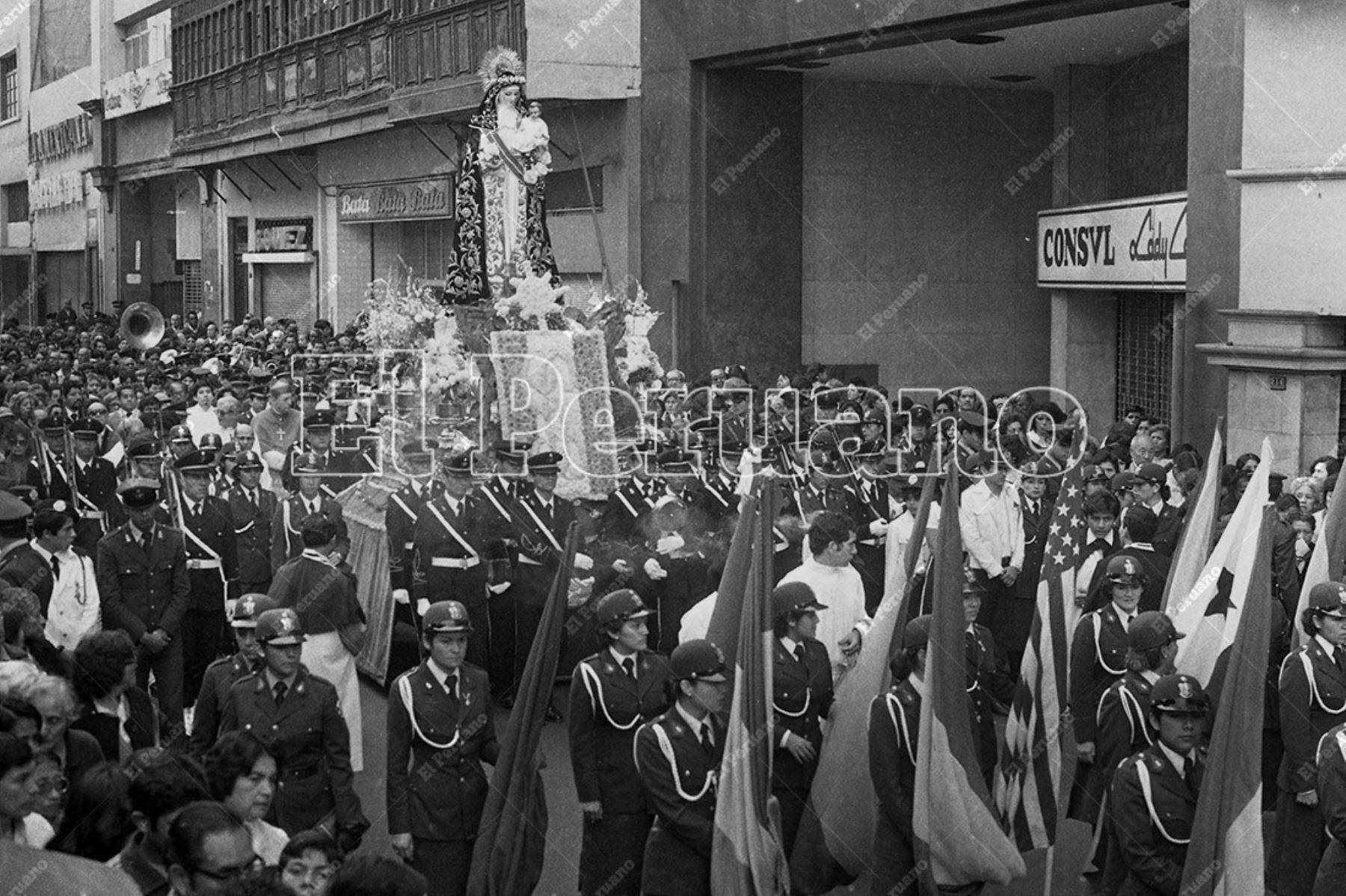 Lima - 30 agosto 1982 / Procesión de Santa Rosa de Lima, patrona de la Policía Nacional. Foto: Archivo Histórico de El Peruano / Rómulo Luján