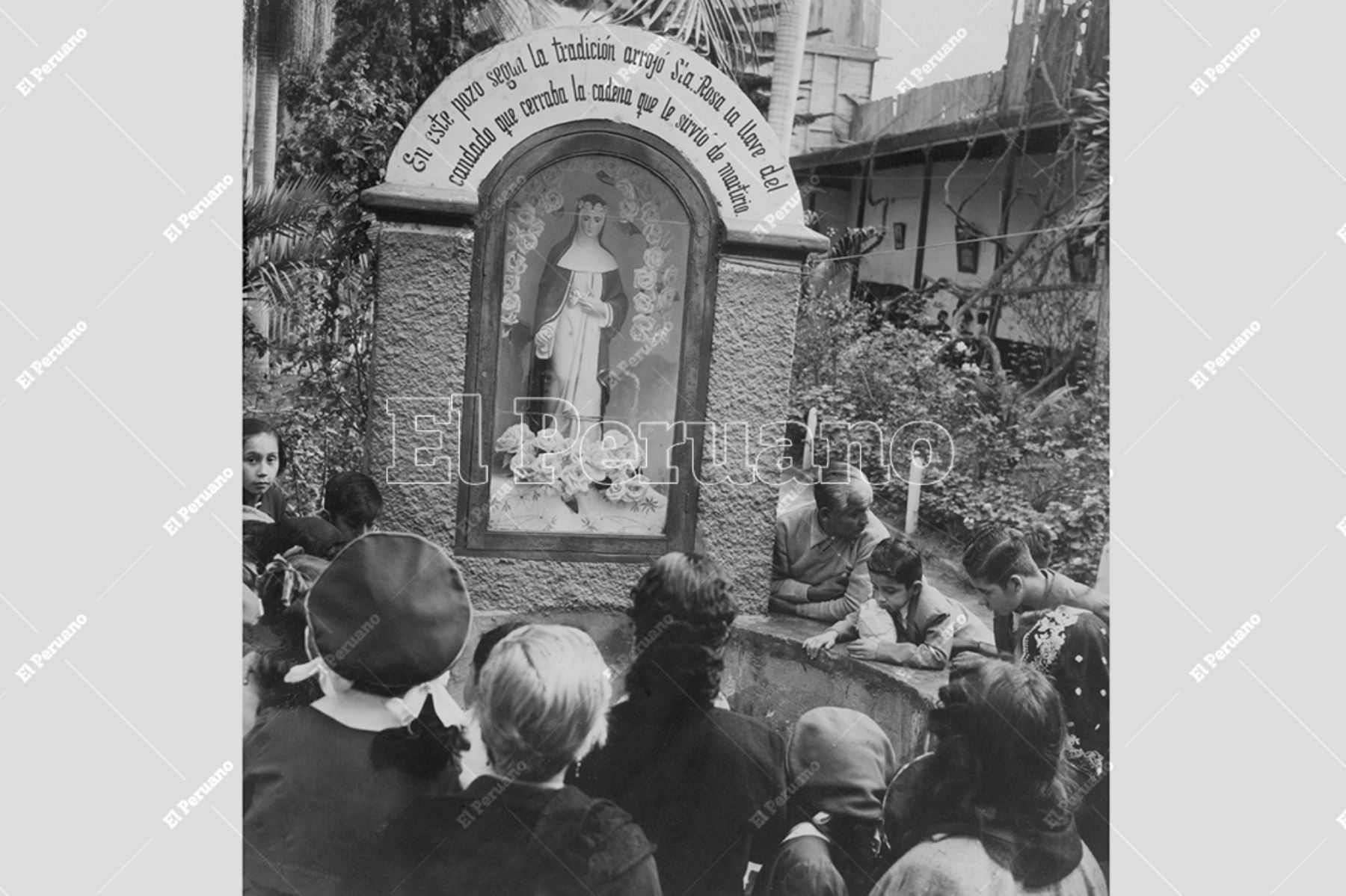 Lima - 29 agosto 1957 / Pozo del Convento de Santa Rosa de Lima donde según la tradición la santa limeña arrojó la llave que cerraba la cadena que sirvió de martirio. Foto: Archivo Histórico de El Peruano