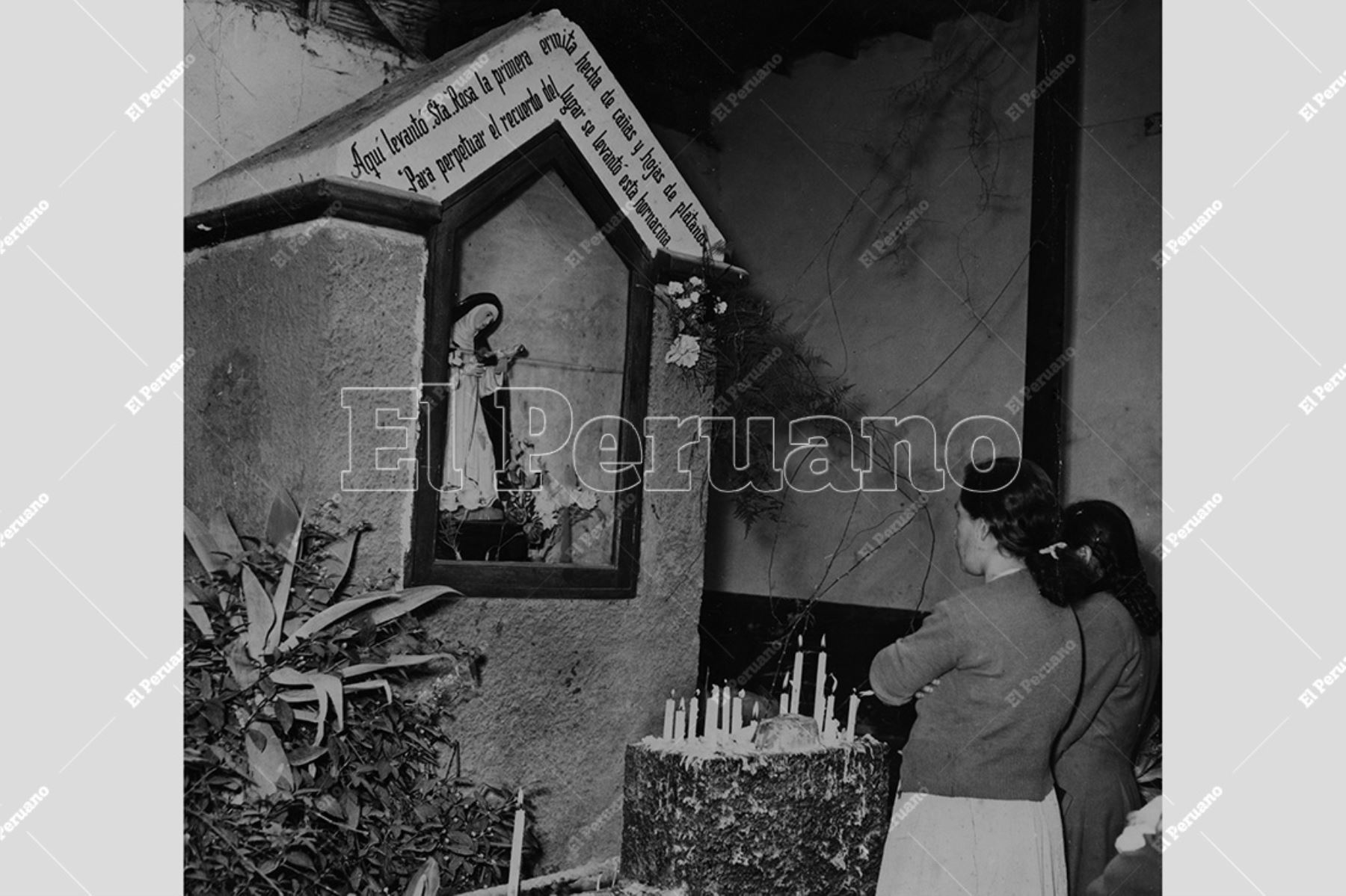 Lima - 29 agosto 1957 / Primera ermita hecha de cañas y hojas de plátano que contiene la imagen de Santa Rosa de Lima. Foto: Archivo Histórico de El Peruano