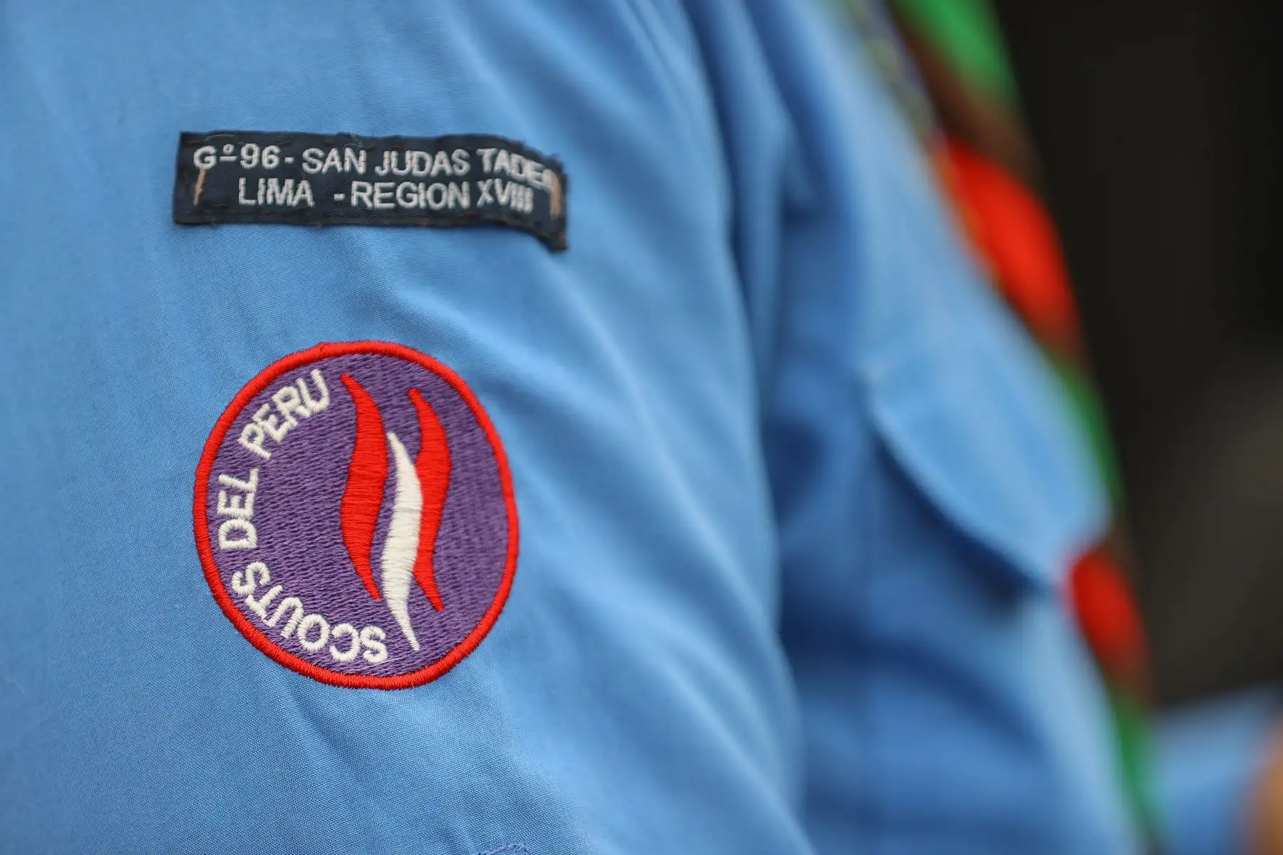 Alex Guerra Casana, jefe Scout Nacional, dijo que los más de 200 scouts que dirigen el tránsito han sido debidamente capacitados por efectivos de la PNP, en sesiones teóricas y prácticas, realizadas durante dos fines de semana, después de lo cual fueron evaluados y seleccionados para realizar esta tarea. Foto: ANDINA/ Andrés Valle