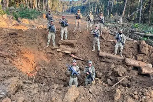 Dos pistas de aterrizaje no autorizadas y la incautación de un arma de fuego fue el resultado de operaciones integradas entre las Fuerzas Armadas del Comando Especial Vraem (Cevraem) y la Policía Nacional del Perú, en el distrito de Megantoni, provincia cusqueña de La Convención, informó el Comando Conjunto de las Fuerzas Armadas.