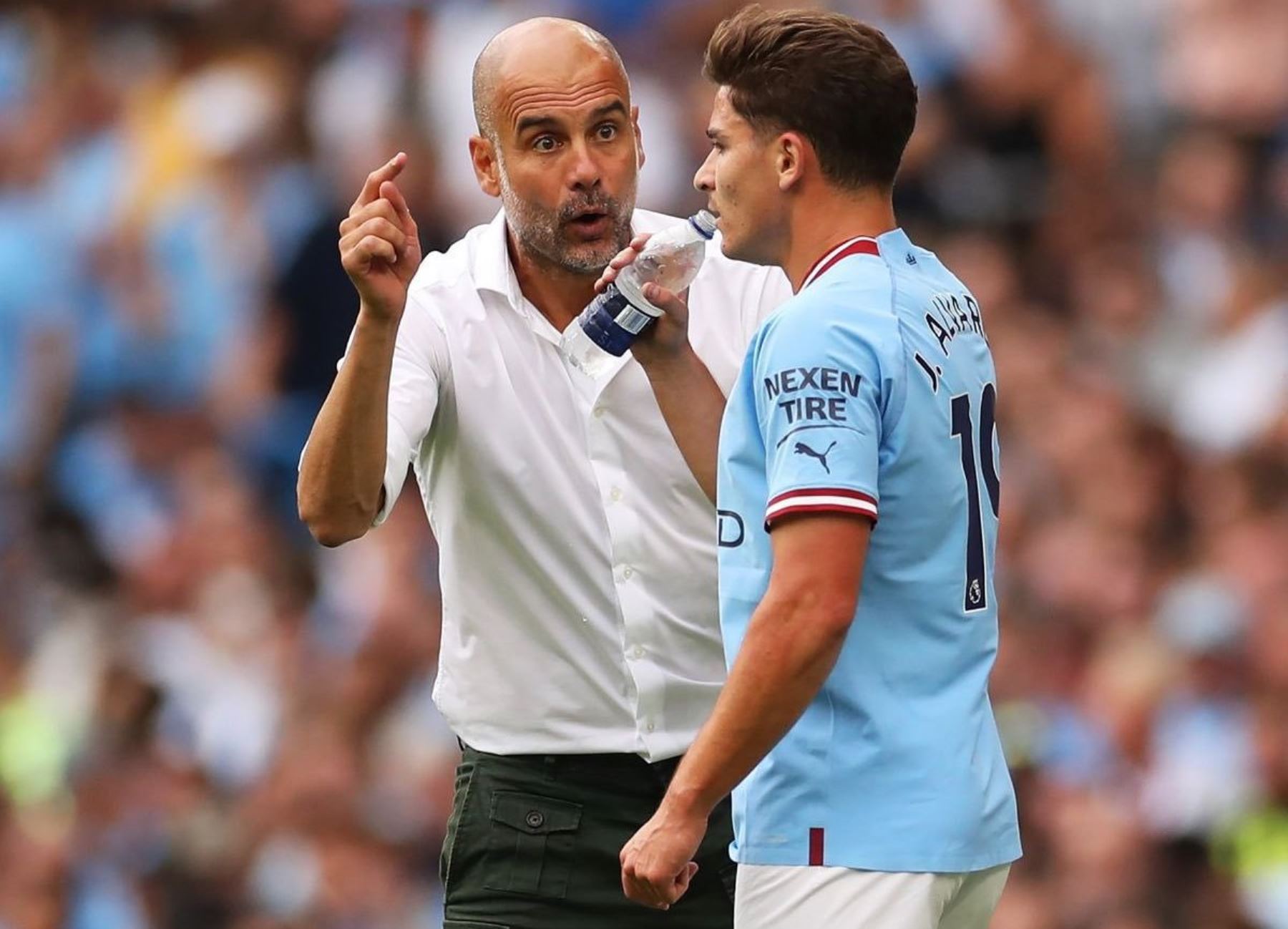 Julián Álvarez es elogiado por el técnico del Manchester City, Pep Guardiola