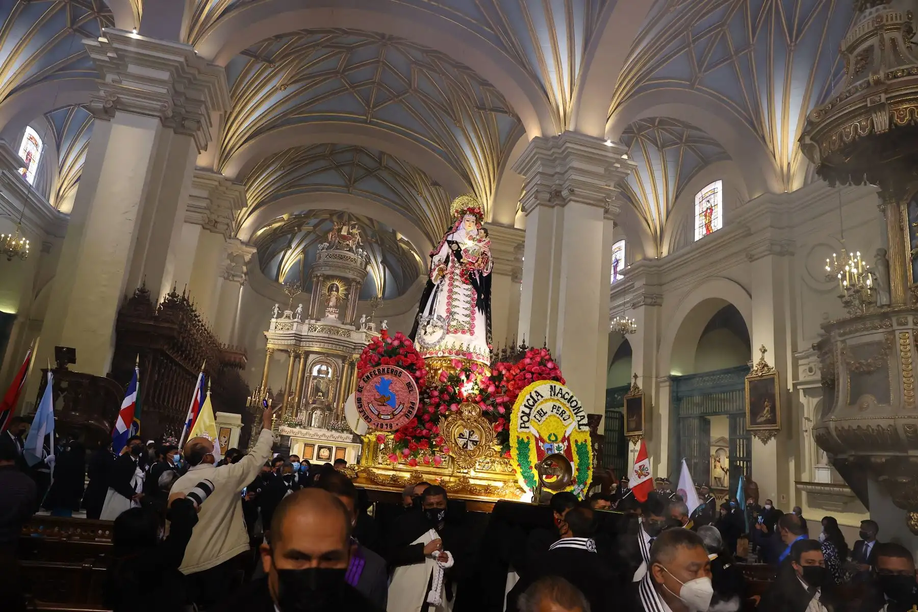 La Policía Nacional del Perú, realiza misa en homenaje a Santa Rosa de Lima, en la Catedral.Foto: ANDINA/Andrés Valle