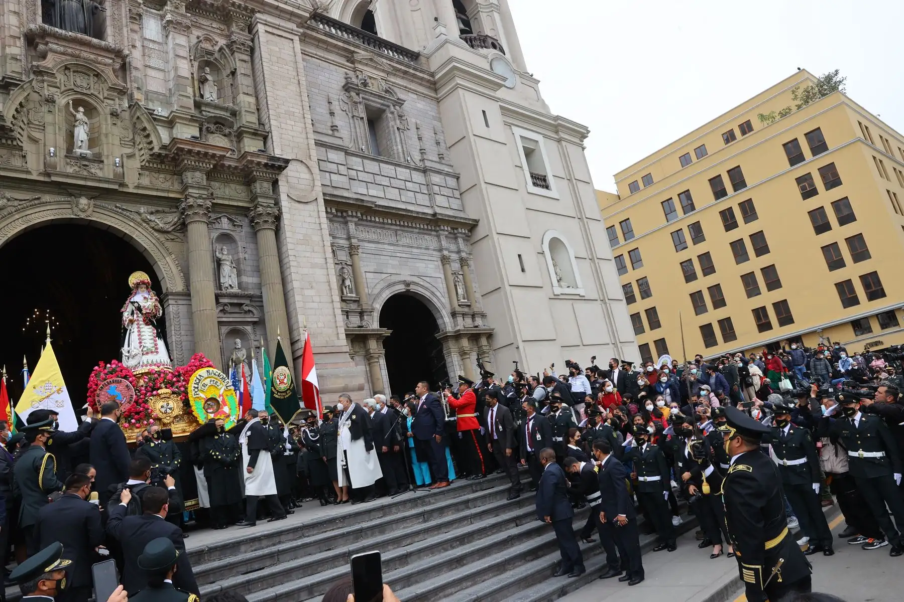 La Policía Nacional del Perú, realiza misa en homenaje a Santa Rosa de Lima, en la Catedral de Lima.Foto: ANDINA/Andrés Valle