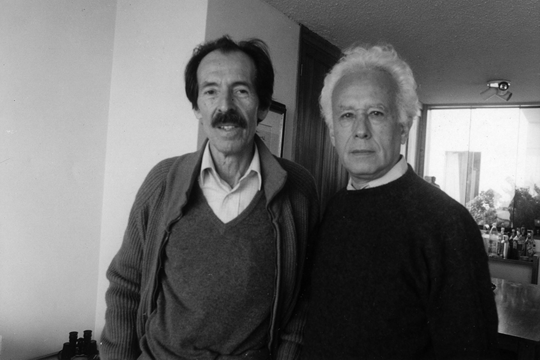 Lima - sin fecha /  El escritor Julio Ramón Ribeyro y el reconocido periodista Humberto Castillo Anselmi. 
Foto: Archivo Familiar Humberto Castillo