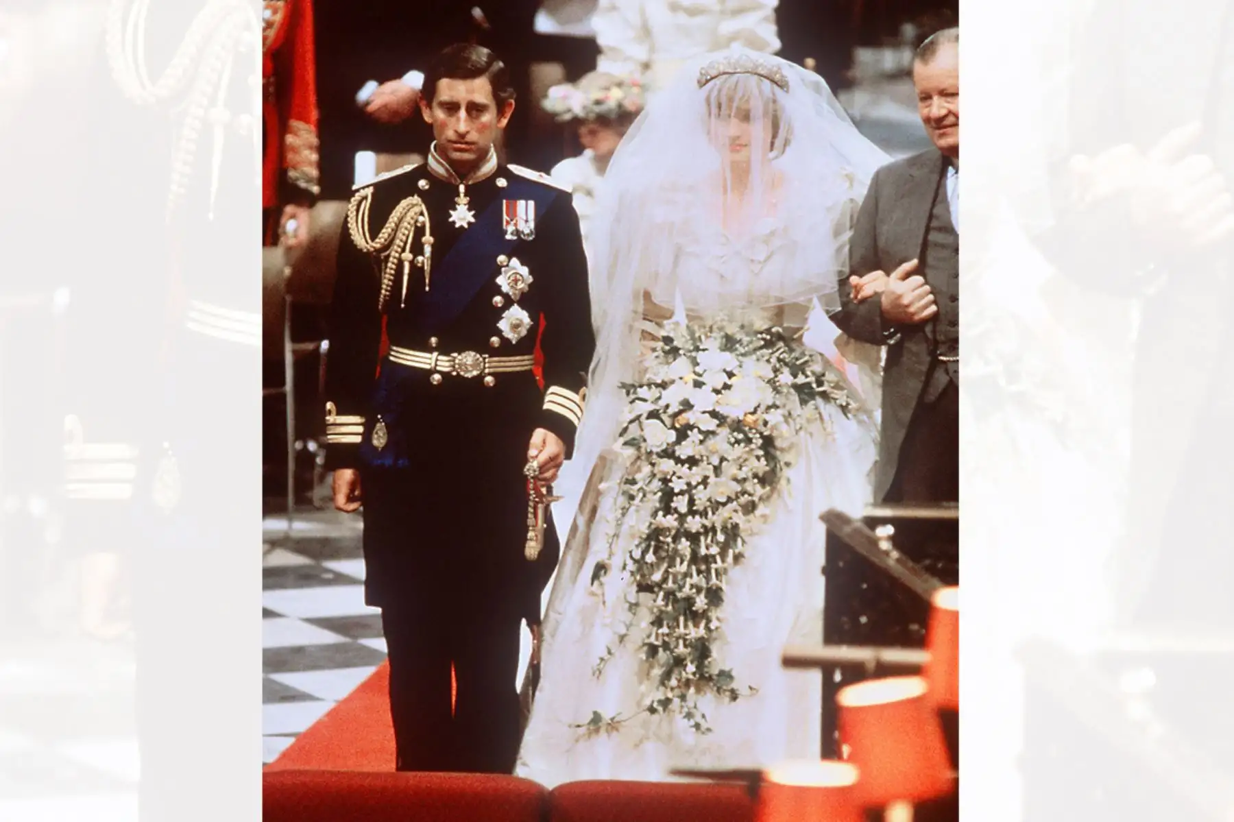 Fotografía  tomada el 29 de julio de 1981 muestra al príncipe Carlos de Gran Bretaña y Lady Diana, princesa de Gales, el día de su boda en la Catedral de San Pablo en Londres. 
Foto: AFP