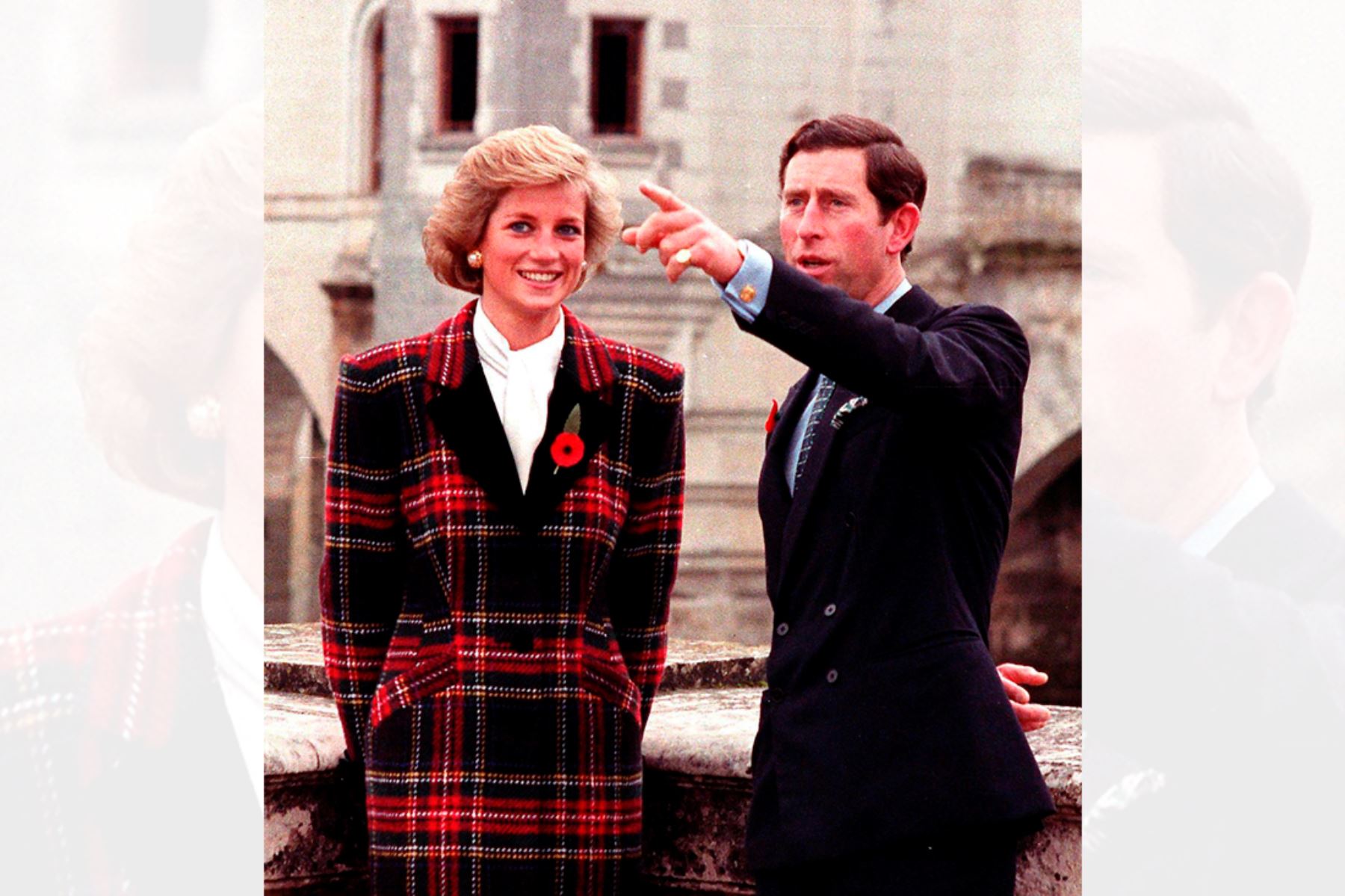 Los príncipes de Gales, Diana y Carlos, posando para los fotógrafos  frente al castillo de Chenonceau durante el quinto día de su visita a Francia el 9 de noviembre de 1988. Foto: EFE
