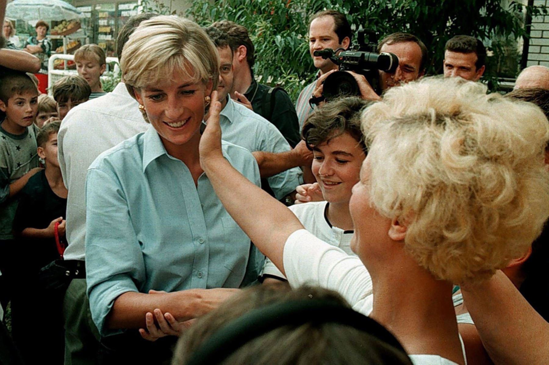 La princesa Diana de Gales durante su visita a la localidad bosnia de Tuzla el 8 de agosto de 1997. 
Foto: EFE