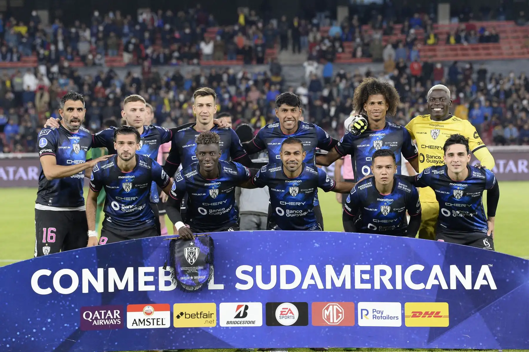 Los jugadores de Independiente del Valle posan para una fotografía durante el partido de ida de la semifinal del torneo de fútbol de la Copa Sudamericana entre Independiente del Valle y Melgar, en el estadio Rodrigo Paz Delgado (LDU) de Quito.
Foto: AFP