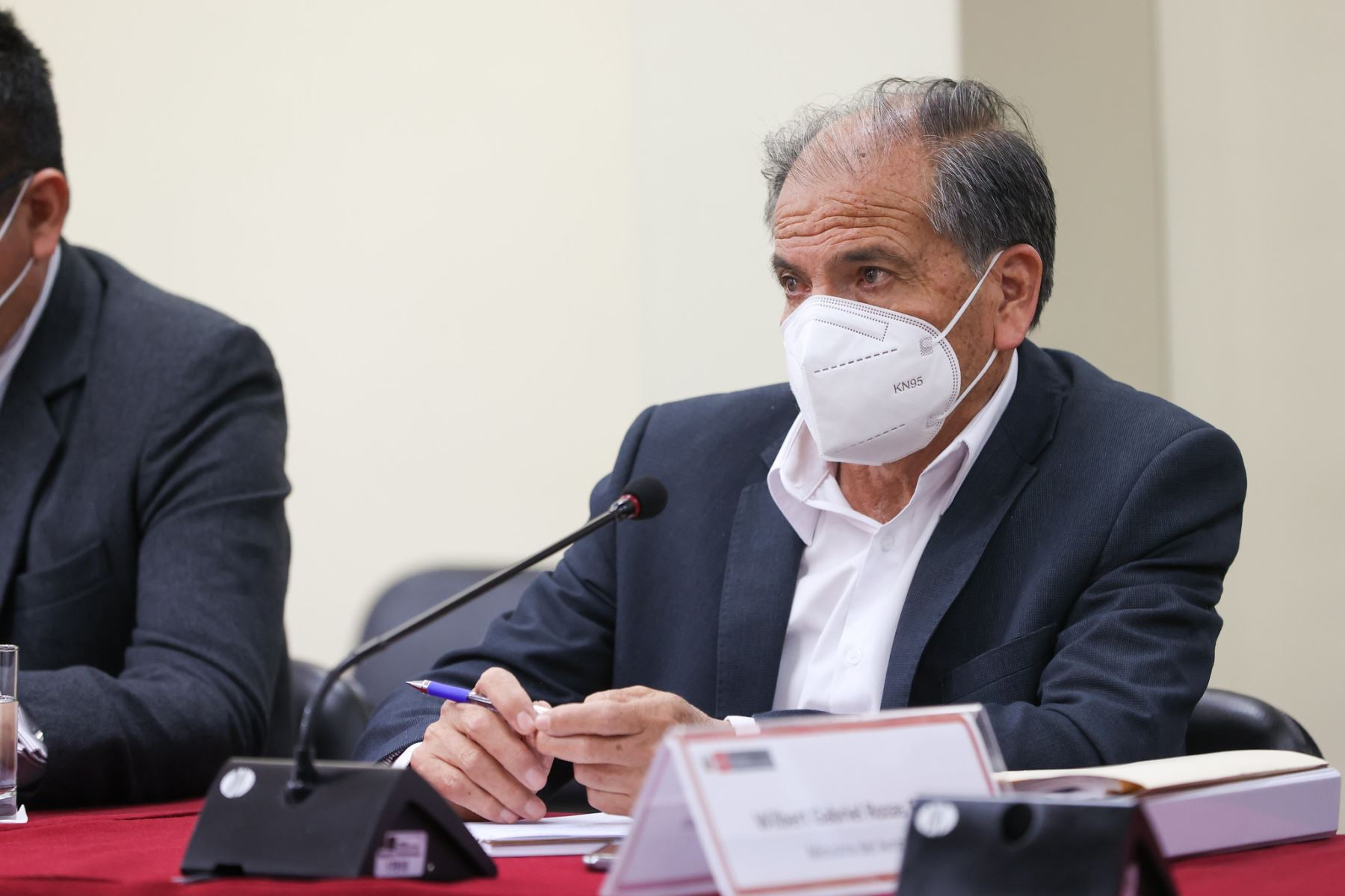 El titular del Ambiente, Wilbert Rozas, participa en conferencia de prensa tras sesión del Consejo de Ministros. Foto: PCM