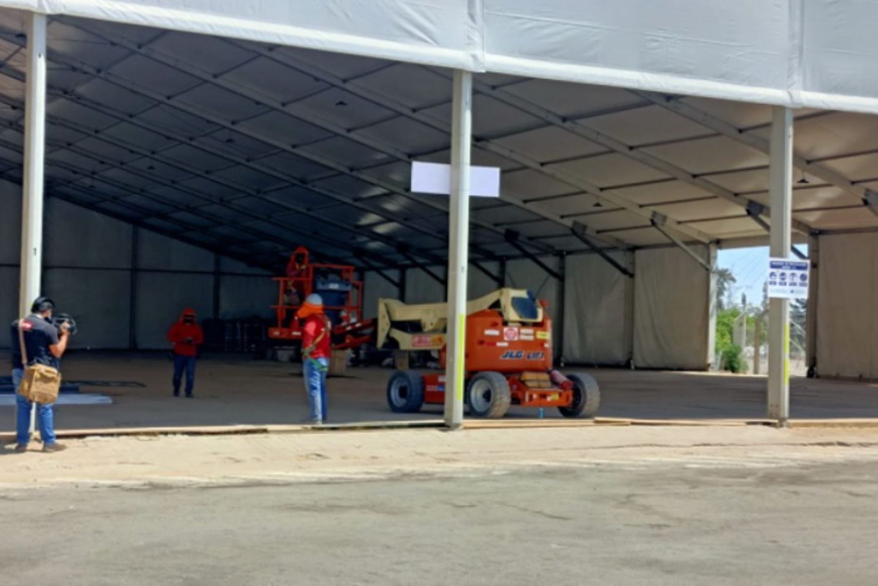 La habilitación de las instalaciones presenta un avance del 85 %, informó Víctor Gobitz, director y pastpresidente del Instituto de Ingenieros de Minas del Perú, organizador del evento.