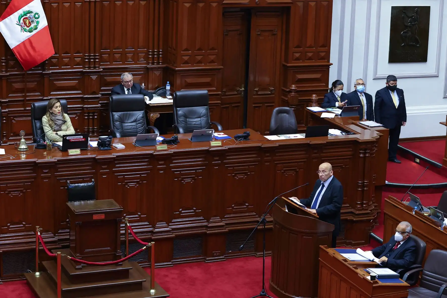 El ministro de Economía y Finanzas, Kurt Burneo, se presentan ante el pleno del Congreso para sustentar los proyectos de Ley de Presupuesto, de Endeudamiento y de Equilibrio Financiero para el ejercicio fiscal 2023. Foto: ANDINA/ Andrés Valle