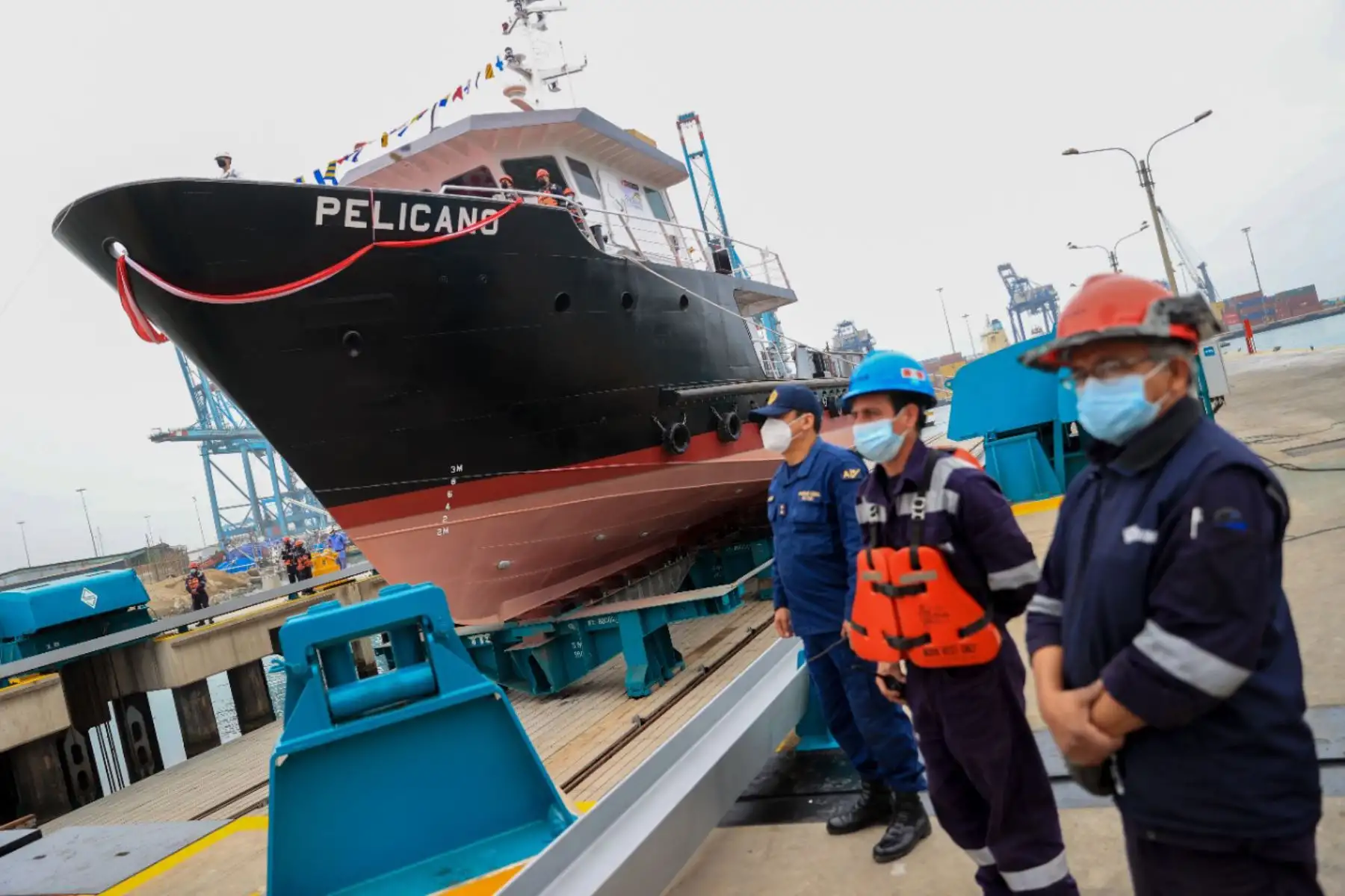 Ceremonia de puesta a flote de la nueva embarcación “Pelícano” que permitirá el transporte y apoyo logístico para la distribución del guano de las islas. Foto: ANDINA/ Prensa Presidencia