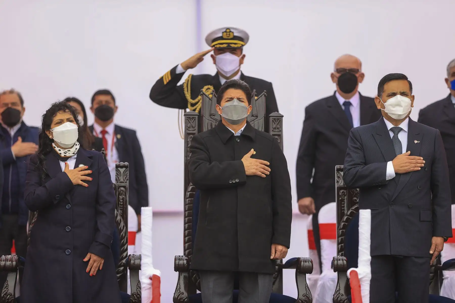 El presidente Pedro Castillo participa en la ceremonia de puesta a flote de la nueva embarcación “Pelícano” que permitirá el transporte y apoyo logístico para la distribución del guano de las islas. Foto: ANDINA/ Prensa Presidencia