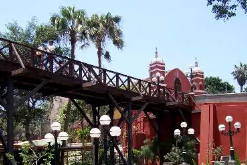 Romántico Puente de los Suspiros. ANDINA