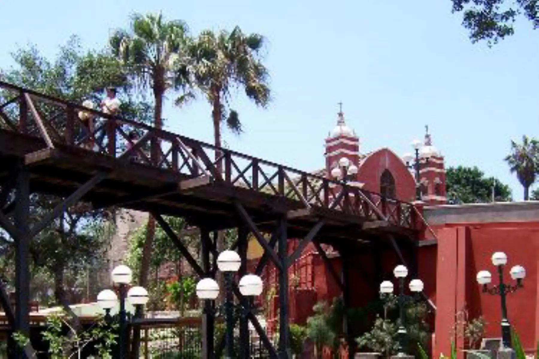 Romántico Puente de los Suspiros. ANDINA