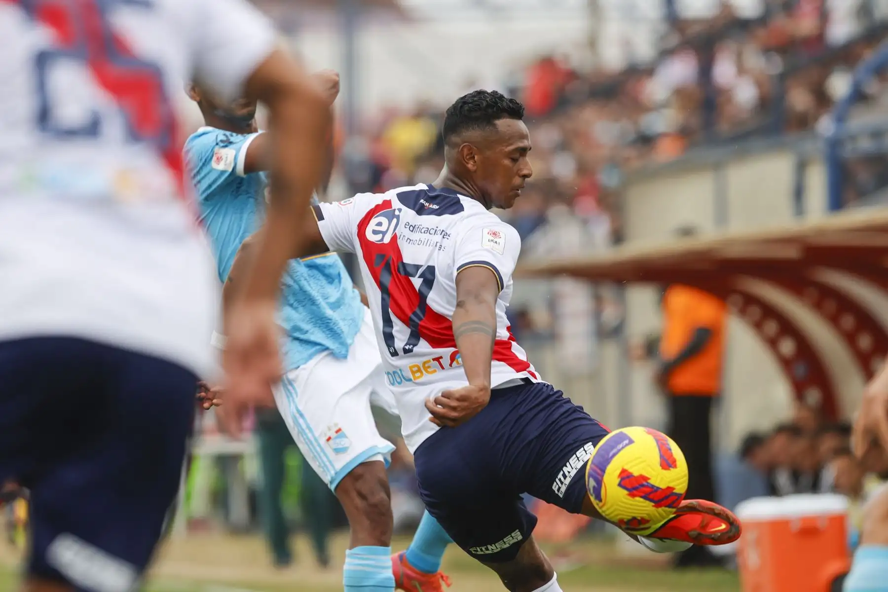 Sporting Cristal vence 3 a 0 a Deportivo Municipal en el estadio Elias Moreno de Villa El Salvador, en partido por la jornada 10 del Torneo Clausura. Foto: ANDINA/Carla Patiño