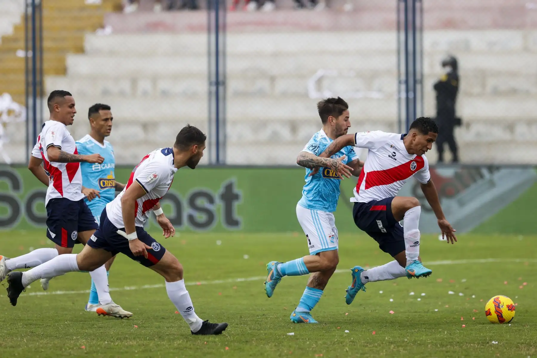 Sporting Cristal vence 3 a 0 a Deportivo Municipal en el estadio Elias Moreno de Villa El Salvador, en partido por la jornada 10 del Torneo Clausura. Foto: ANDINA/Carla Patiño