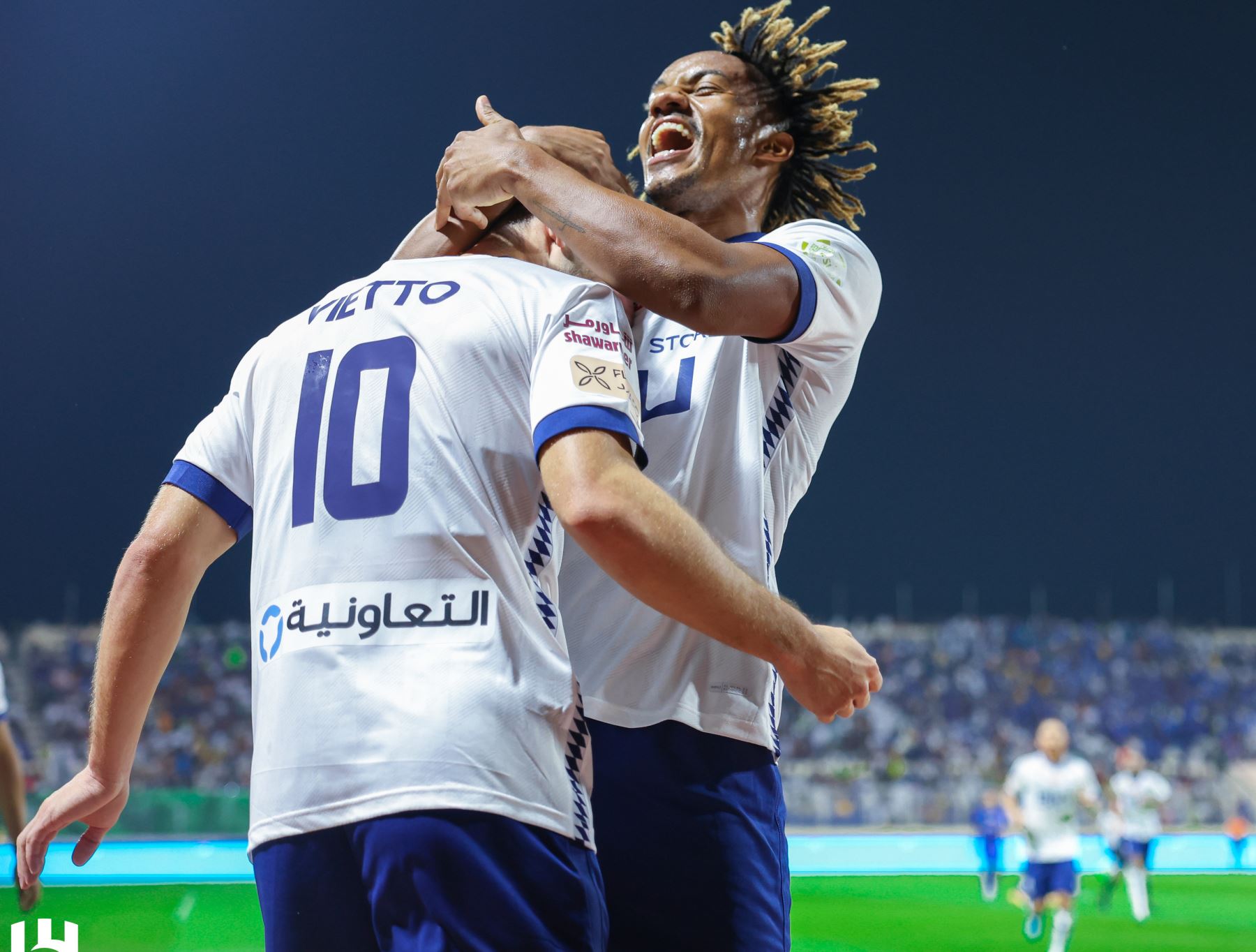 André Carrillo celebra el triunfo de su escuadra en la Liga de Arabia Saudita
