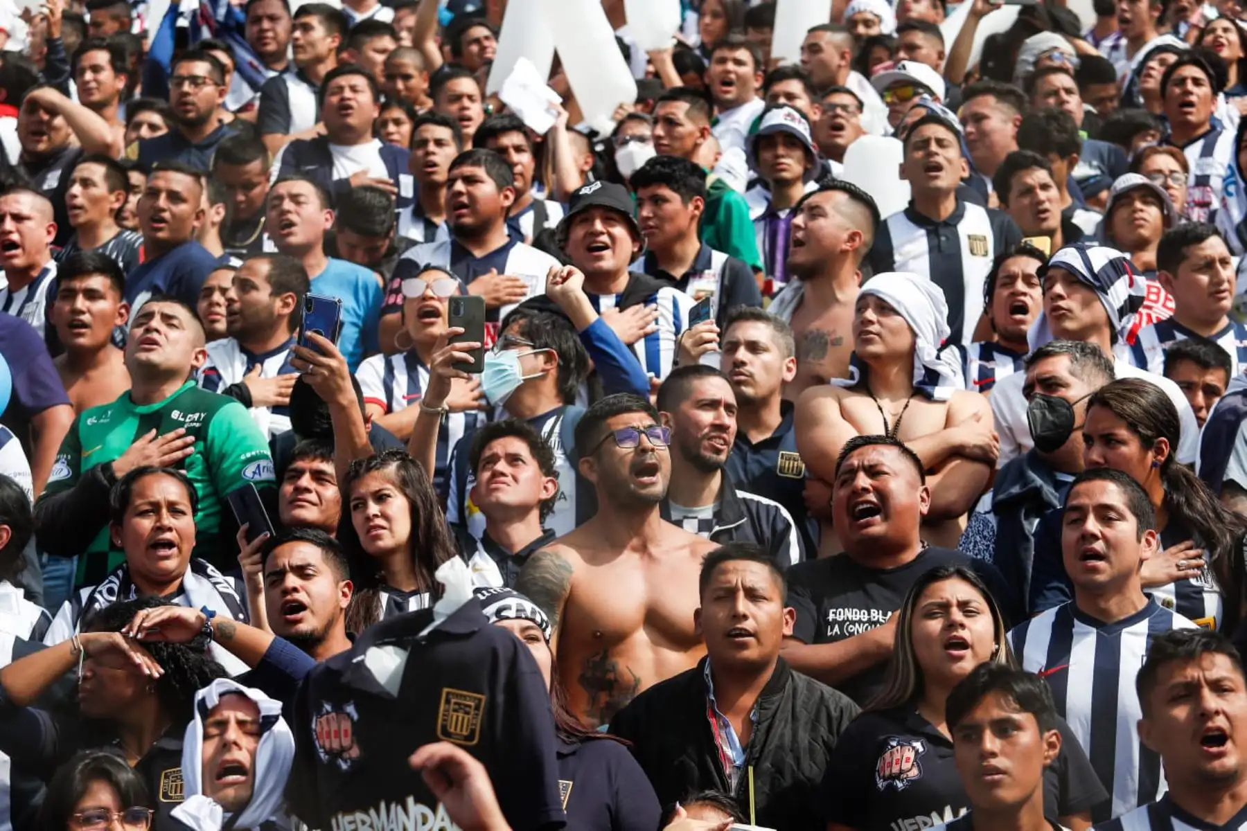 Imágenes previas al partido entre Alianza Lima y Universitario en el Estadio Alejandro Villanueva.
Foto: ANDINA/Renato Pajuelo