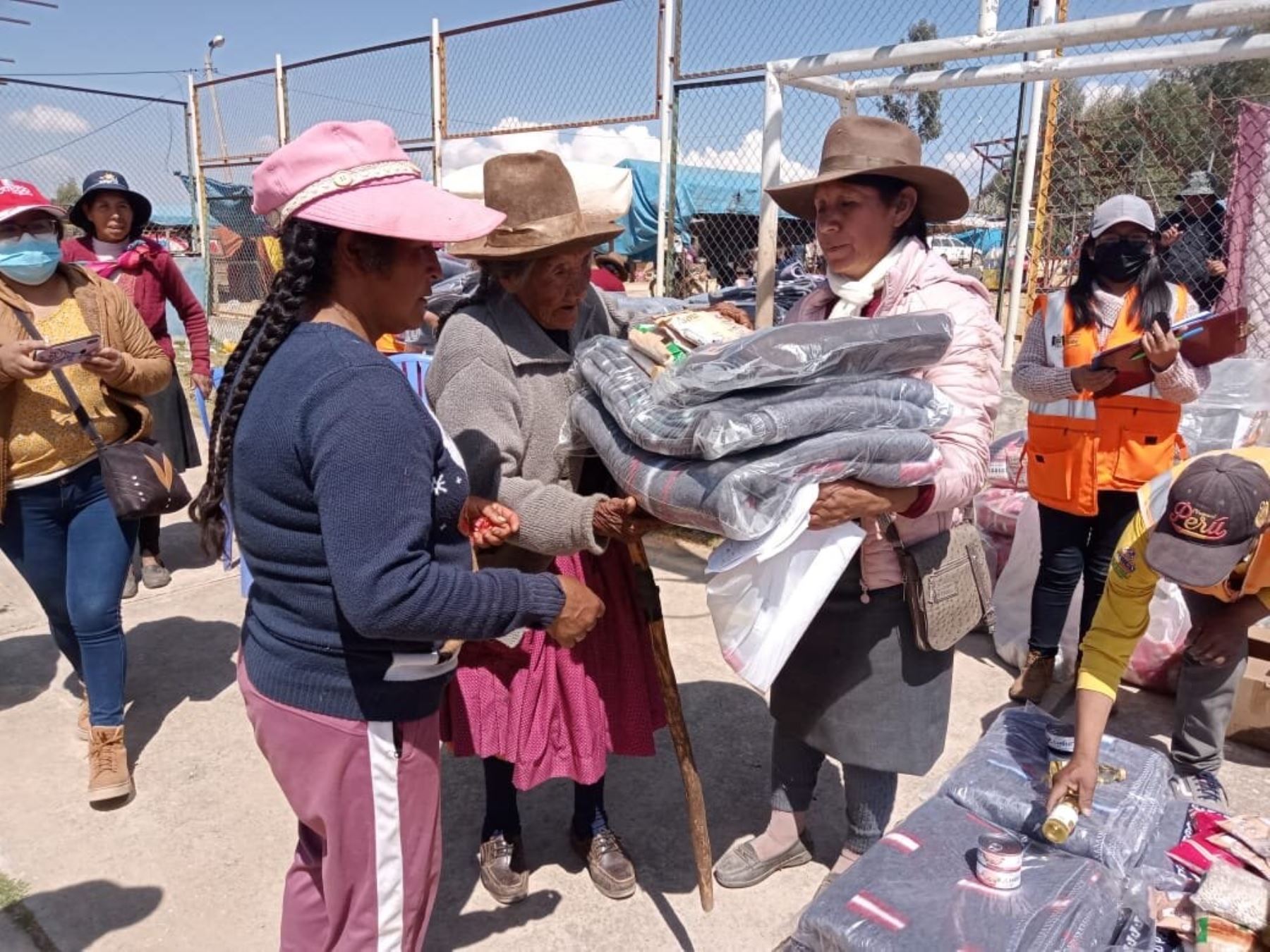 Cusco recibirá 52 toneladas de alimentos y 135 toneladas de frazadas para atender a los pobladores afectados por heladas y bajas temperaturas. ANDINA/Difusión