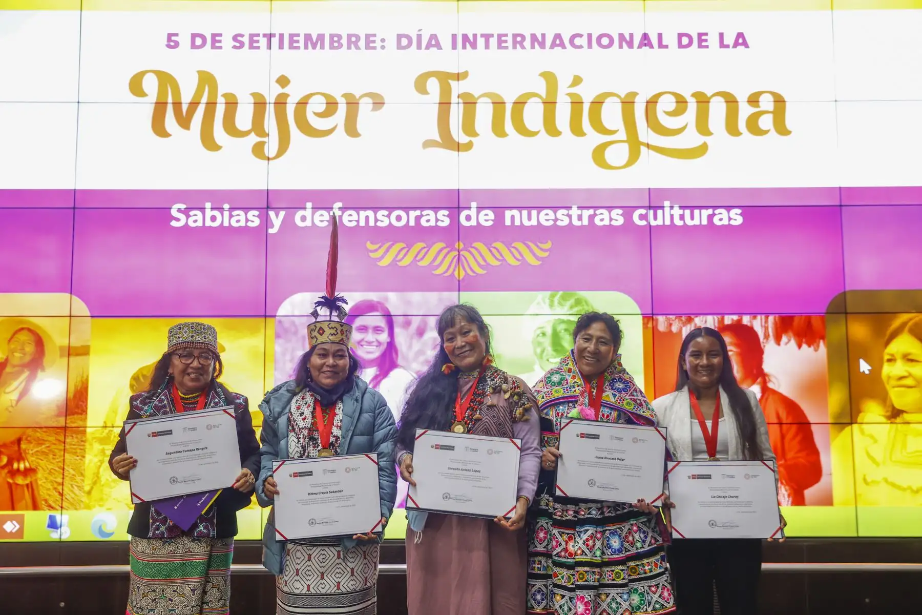 En el marco del Día Internacional de la Mujer Indígena, que se conmemora este lunes 5 de setiembre, el Ministerio de Cultura otorgó la distinción de Personalidad Meritoria de la Cultura a cinco destacadas lideresas. 
Foto: ANDINA/Carla Patiño