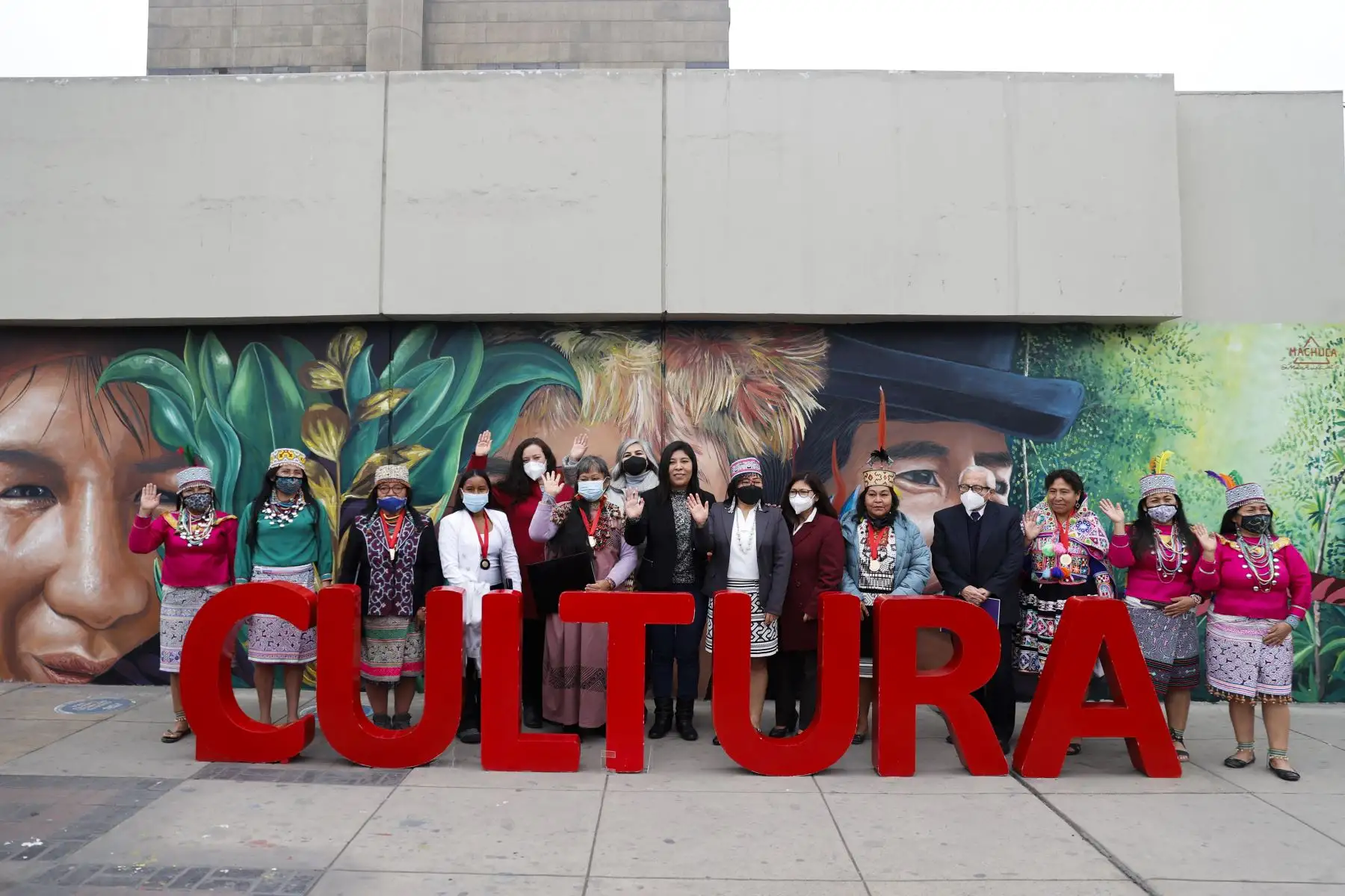 En el marco del Día Internacional de la Mujer Indígena, que se conmemora este lunes 5 de setiembre, el Ministerio de Cultura otorgó la distinción de Personalidad Meritoria de la Cultura a cinco destacadas lideresas. 
Foto: ANDINA/Carla Patiño