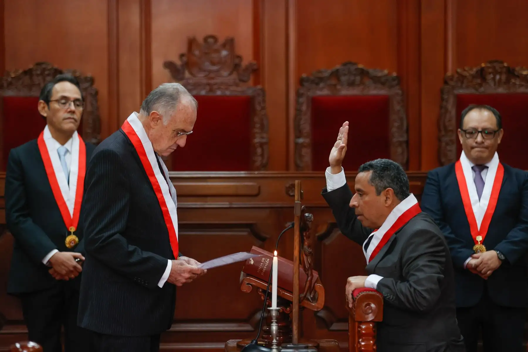 El magistrado Francisco Morales Saravia juró como presidente del Tribunal Constitucional (TC) durante una ceremonia desarrollada en la sede de esta institución.Foto: ANDINA/Carla Patiño