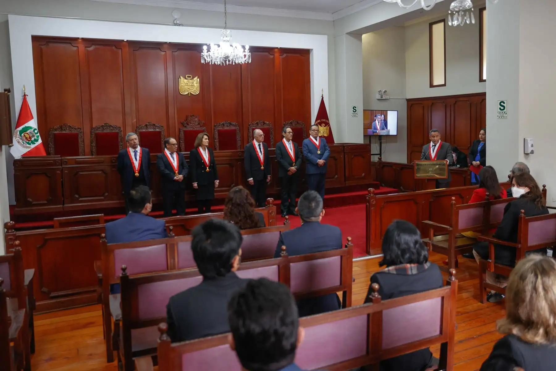 Las autoridades fueron elegidas durante una sesión del pleno desarrollada desde las 10:30 horas, mientras que la ceremonia de juramentación de las nuevas autoridades se efectuó en la Sala de Audiencias de la sede de Lima.
Foto: ANDINA/Carla Patiño