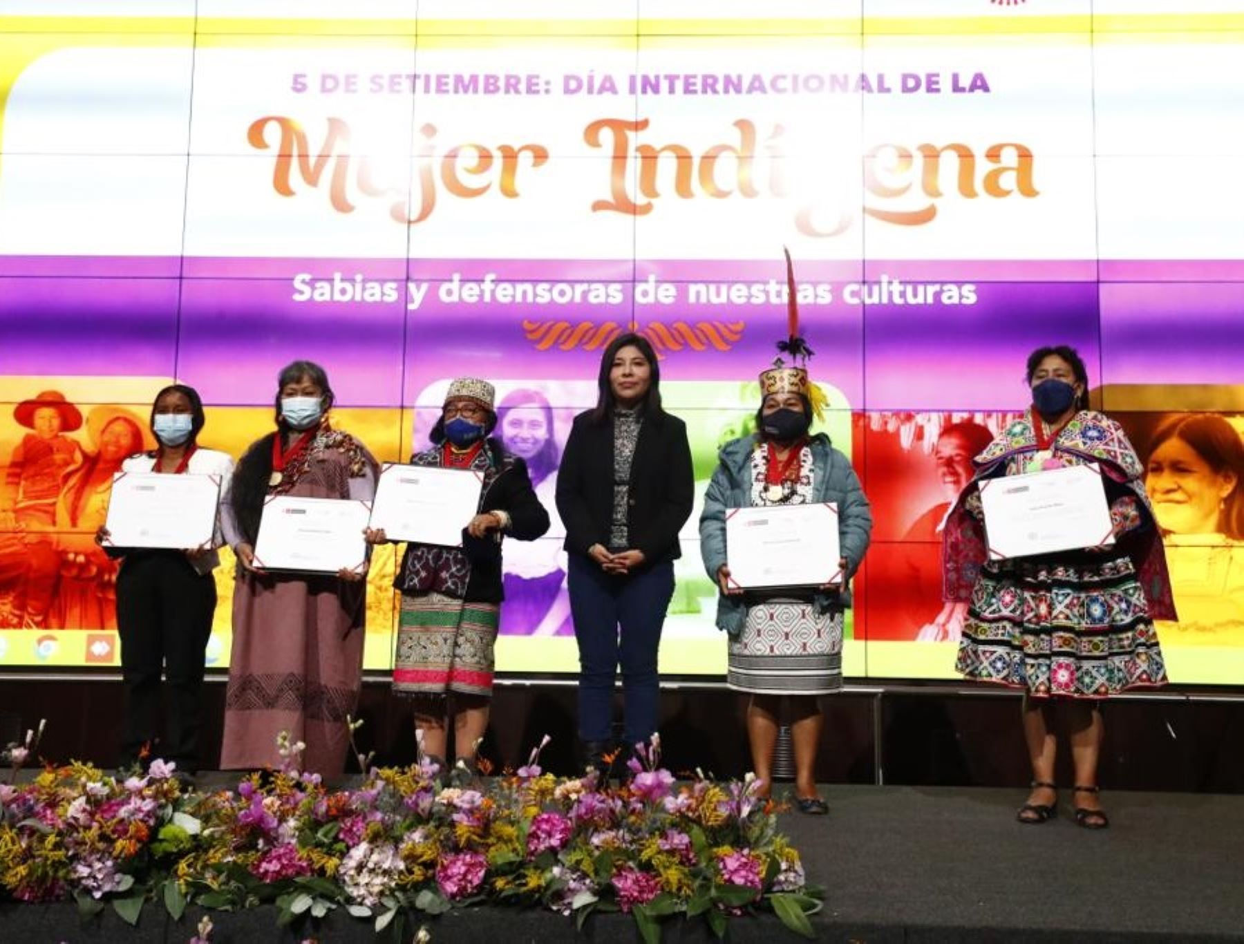 El Ministerio de Cultura distinguió a cinco lideresas al conemorarse hoy el Día Internacional de la Mujer Indígenas. Ellas destacan por promover desarrollo social y cultural de sus pueblos.  ANDINA/Difusión