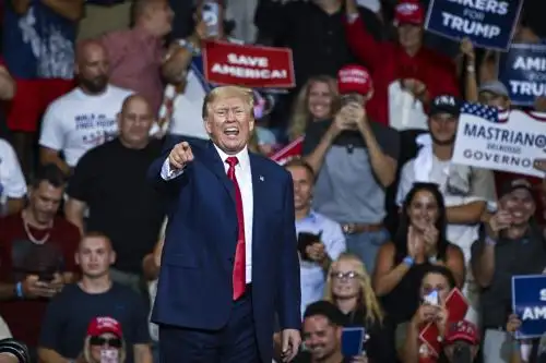 El fiscal general Merrick Garland dijo haber aprobado personalmente el allanamiento de Mar-a-Lago y que, en última instancia, será él quien decisa si se acusa o no a Trump de algún delito. Foto: AFP