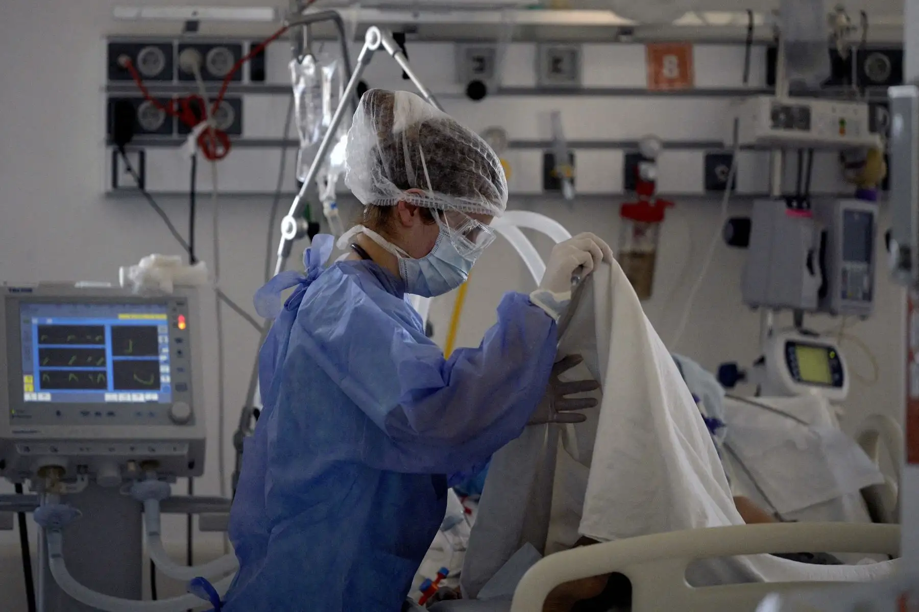 La semana pasada una serie de decesos por una neumonía bilateral agresiva habían alertado a las autoridades sanitarias, que tras primeros análisis descartaron que se tratara de covid-19, gripe, influenza o hantavirus. Foto: AFP