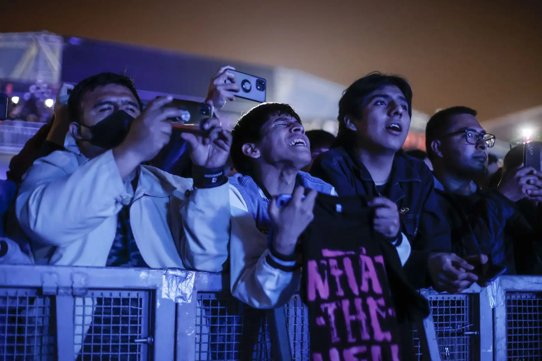 La cantante canadiense, Avril Lavigne regresó a Perú y ofreció un concierto este lunes 5 de setiembre, en el Arena Perú, como parte de su gira “Love Sux”. ‘La princesa del pop-punk’ hizo vibrar a sus fanáticos que corearon canciones como: 