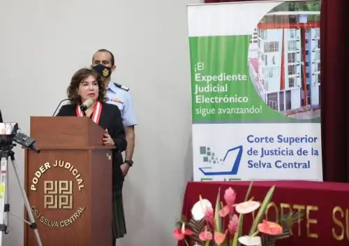 La presidenta del Poder Judicial, Elvia Barrios, encabezó la ceremonia de implementación del Expediente Judicial Electrónico (EJE) y la Mesa de Partes Electrónica (MPE) en casos de violencia contra la mujer en la Corte Superior de la Selva Central. Foto: ANDINA/difusión.
