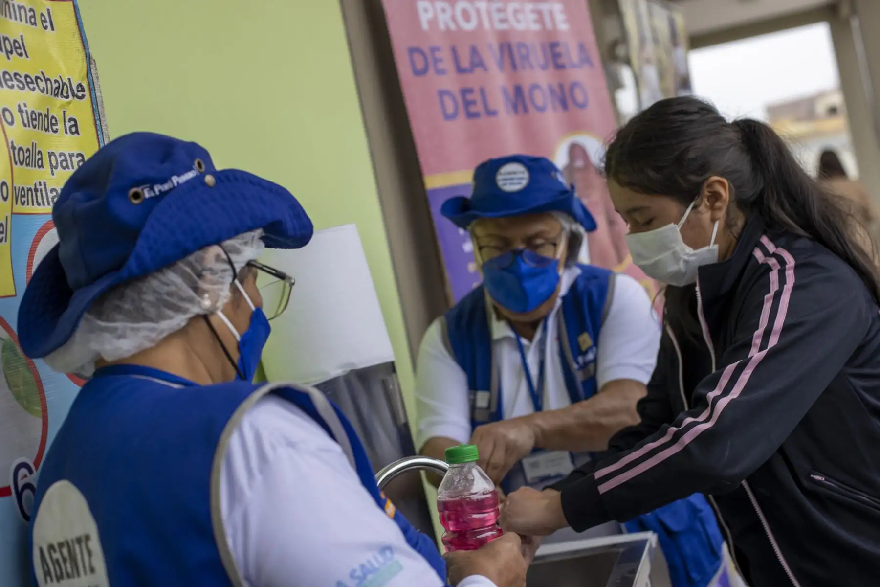 Desde la I.E. Emblemática Teresa González de Fanning, en Jesús María, el Ministerio de Salud lanzó el aplicativo “Contact COVID-19”, para la detección temprana y seguimiento de casos de esta enfermedad.
Foto: ANDINA/Carla Patiño