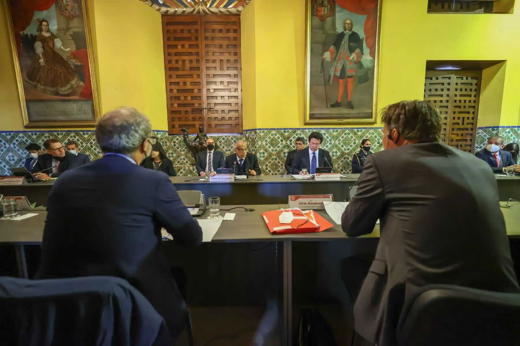 Marcando un hito en el proceso de adhesión de nuestro país a la OCDE, la Misión de Lanzamiento, presidida por el Secretario General Adjunto de la Organización para la Cooperación y Desarrollo Económicos (OCDE), Sr. Ulrik Knudsen se reunió con el Presidente del Consejo de Ministros, Sr. Aníbal Torres; y el Ministro de Relaciones Exteriores, Sr. Miguel Ángel Rodríguez Mackay. A fin de entablar encuentros de alto nivel que contribuirán decididamente a reforzar los trabajos ya iniciados en la implementación de la Hoja de Ruta, entregada al Perú en junio último. Foto: ANDINA/Carla Patiño Foto: ANDINA/PCM