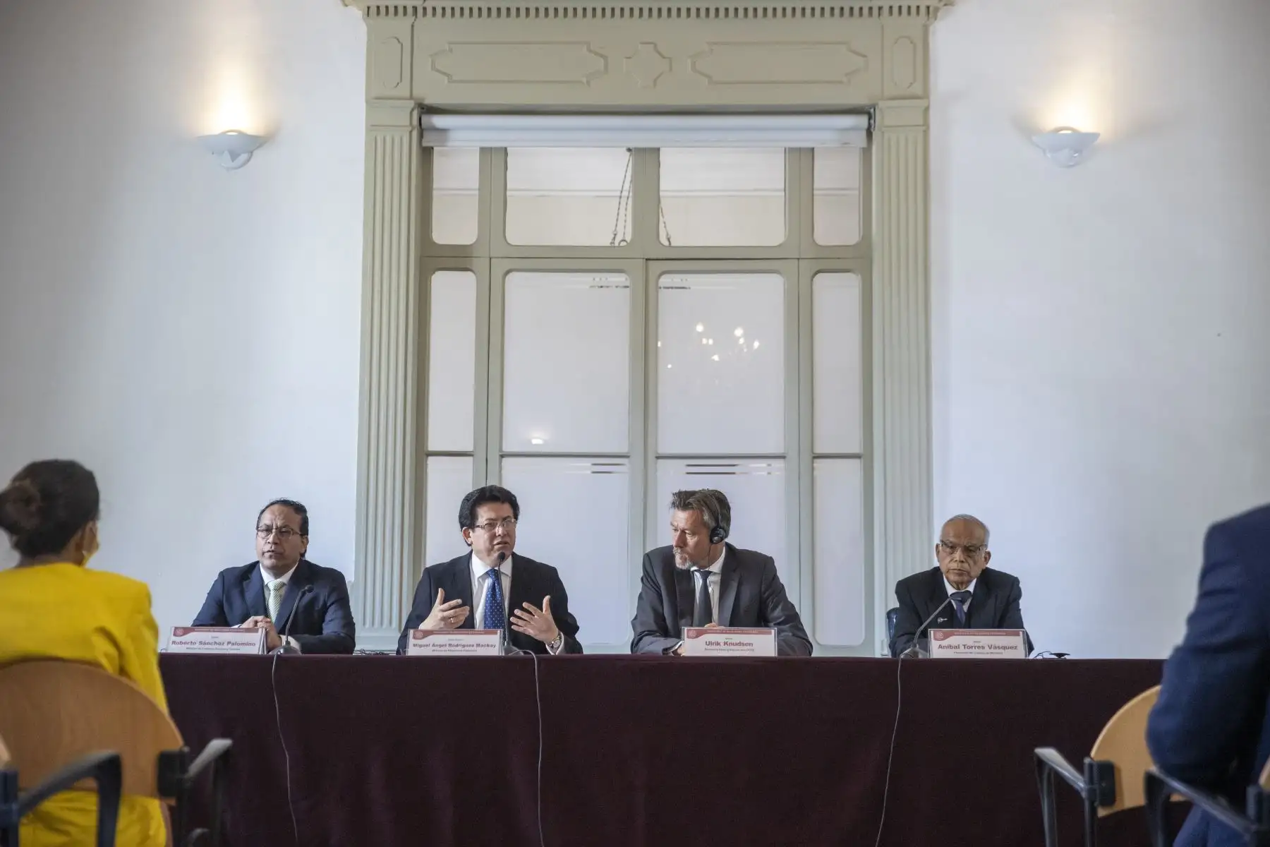 Marcando un hito en el proceso de adhesión de nuestro país a la OCDE, la Misión de Lanzamiento, presidida por el Secretario General Adjunto de la Organización para la Cooperación y Desarrollo Económicos (OCDE), Sr. Ulrik Knudsen se reunió con el Presidente del Consejo de Ministros, Sr. Aníbal Torres; y el Ministro de Relaciones Exteriores, Sr. Miguel Ángel Rodríguez Mackay. A fin de entablar encuentros de alto nivel que contribuirán decididamente a reforzar los trabajos ya iniciados en la implementación de la Hoja de Ruta, entregada al Perú en junio último. Foto: ANDINA/Carla Patiño
