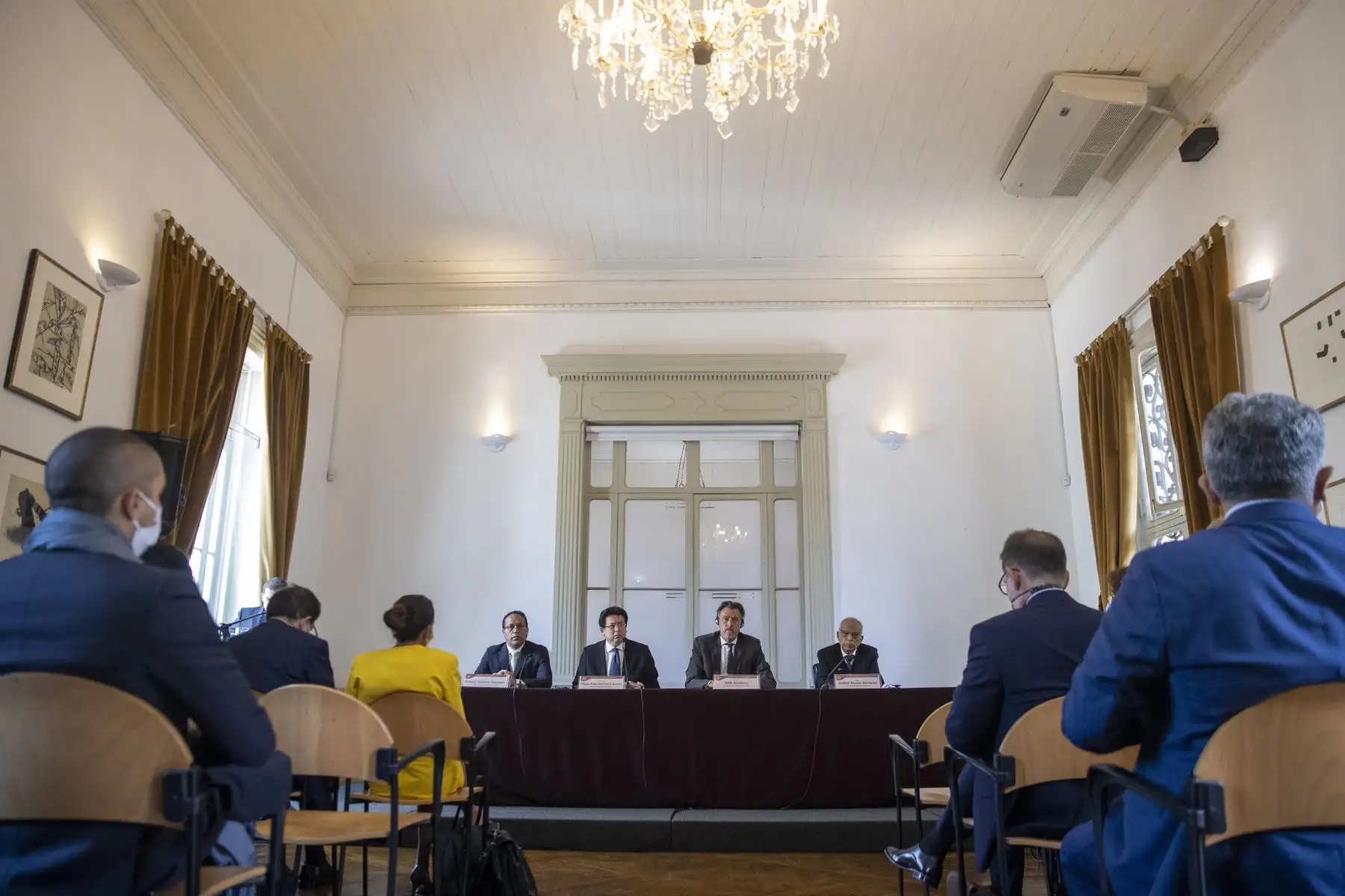 Marcando un hito en el proceso de adhesión de nuestro país a la OCDE, la Misión de Lanzamiento, presidida por el Secretario General Adjunto de la Organización para la Cooperación y Desarrollo Económicos (OCDE), Sr. Ulrik Knudsen se reunió con el Presidente del Consejo de Ministros, Sr. Aníbal Torres; y el Ministro de Relaciones Exteriores, Sr. Miguel Ángel Rodríguez Mackay. A fin de entablar encuentros de alto nivel que contribuirán decididamente a reforzar los trabajos ya iniciados en la implementación de la Hoja de Ruta, entregada al Perú en junio último. Foto: ANDINA/Carla Patiño