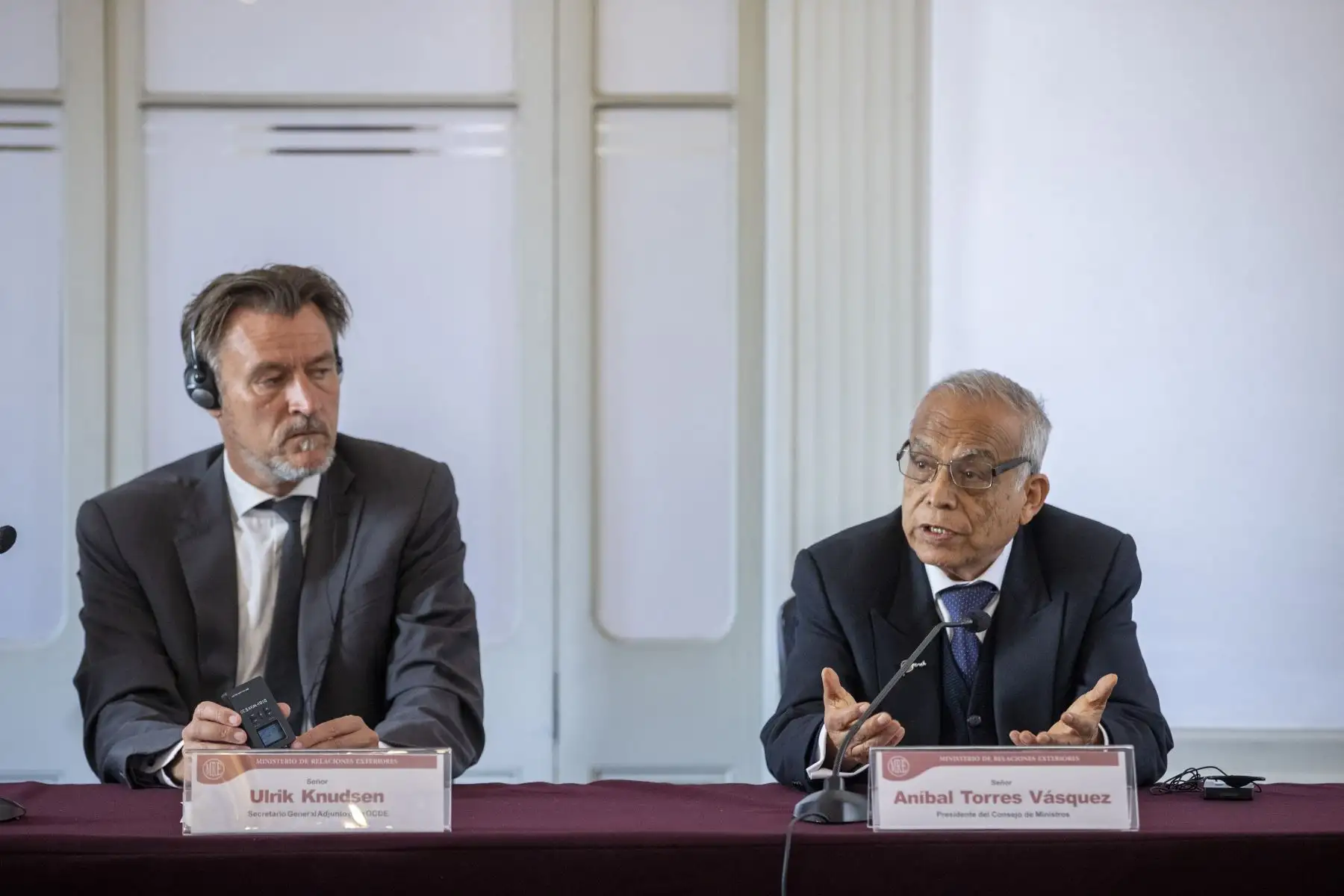 Marcando un hito en el proceso de adhesión de nuestro país a la OCDE, la Misión de Lanzamiento, presidida por el Secretario General Adjunto de la Organización para la Cooperación y Desarrollo Económicos (OCDE), Sr. Ulrik Knudsen se reunió con el Presidente del Consejo de Ministros, Sr. Aníbal Torres; y el Ministro de Relaciones Exteriores, Sr. Miguel Ángel Rodríguez Mackay. A fin de entablar encuentros de alto nivel que contribuirán decididamente a reforzar los trabajos ya iniciados en la implementación de la Hoja de Ruta, entregada al Perú en junio último. Foto: ANDINA/Carla Patiño