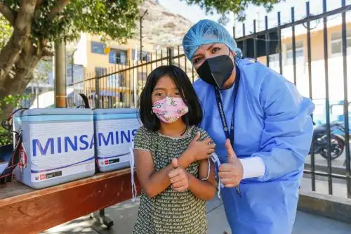 Covid-19: vacunación para menores de 5 años iniciará a fin de mes.