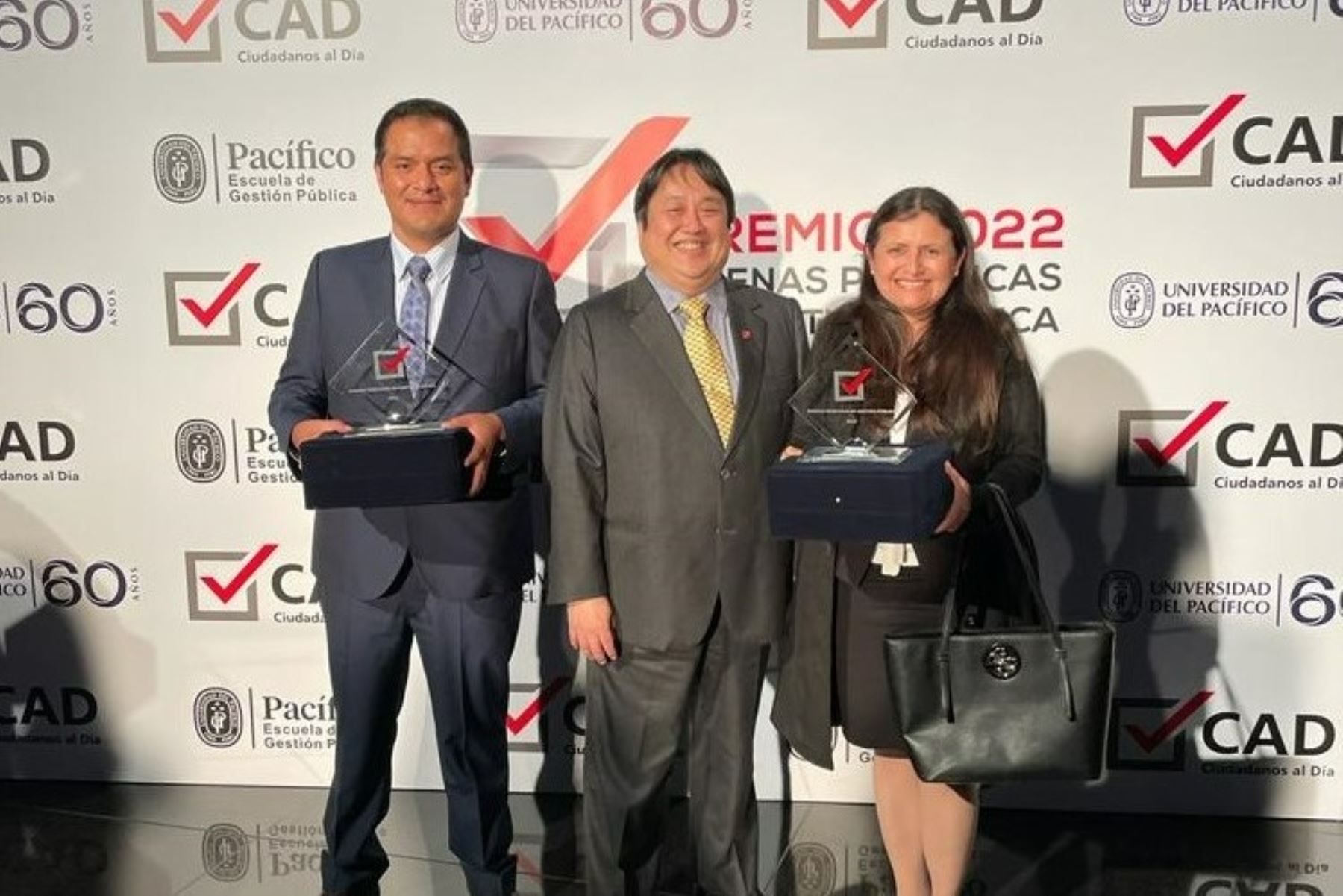 Funcionarios de Perú Compras reciben premios Buenas Prácticas en Gestión Pública 2022. Foto: Perú Compras/Difusión.
