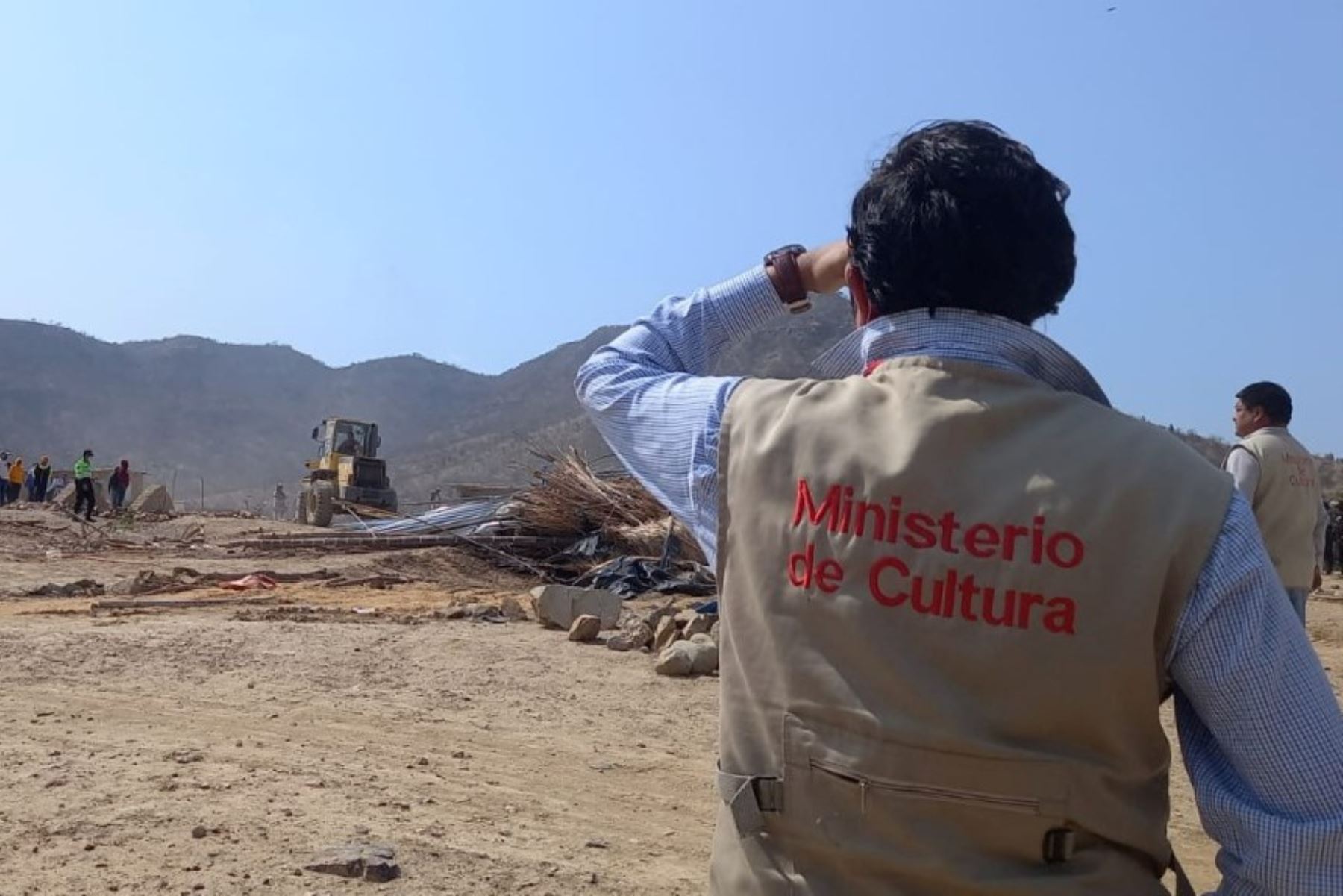 Con apoyo policial, autoridades de la DDC Lambayeque recuperaron sector de Huaca Chaquiras. Foto: ANDINA/Difusión