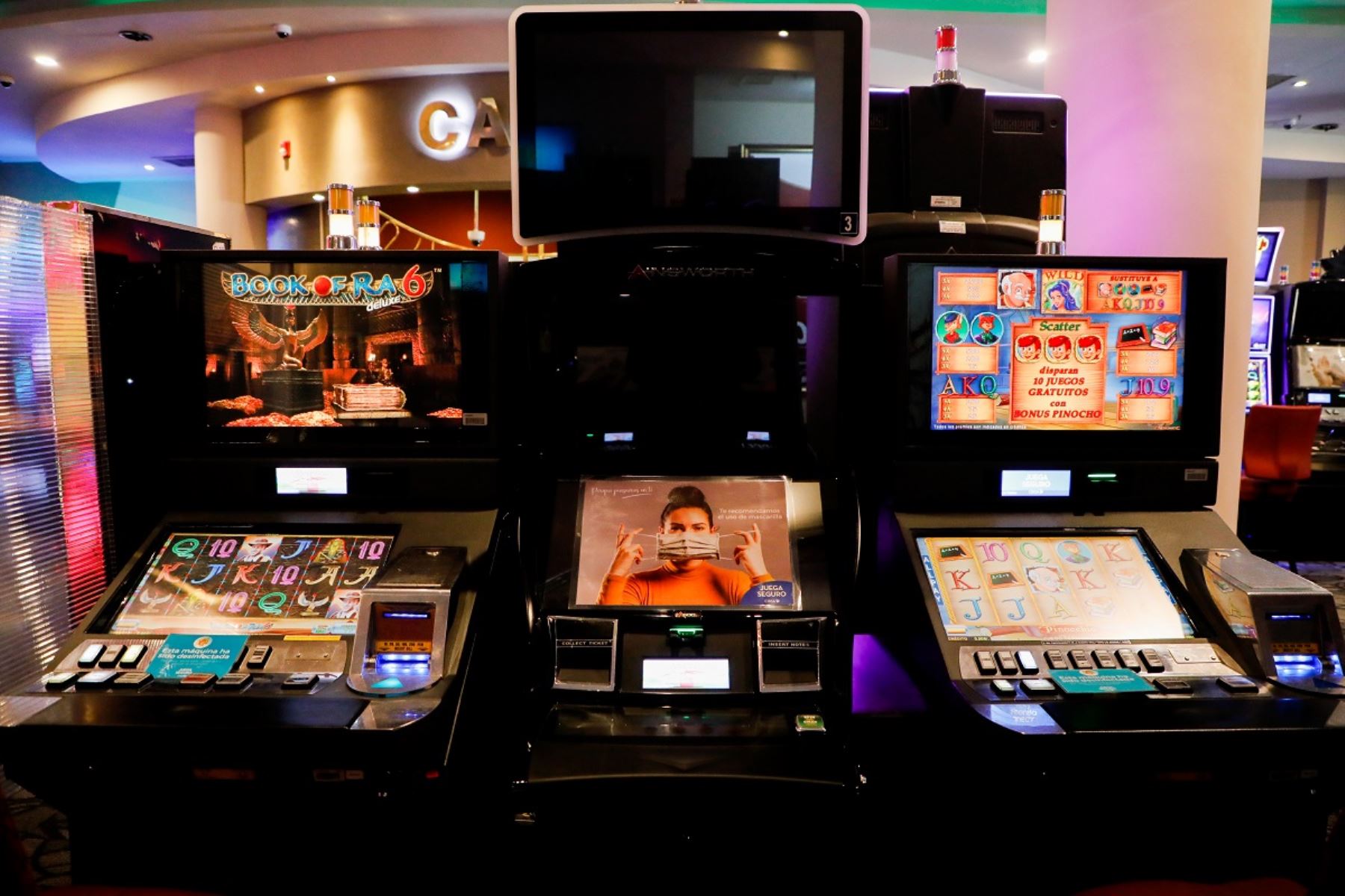Salón de casino y máquinas tragamonedas.  Foto: Cortesía.