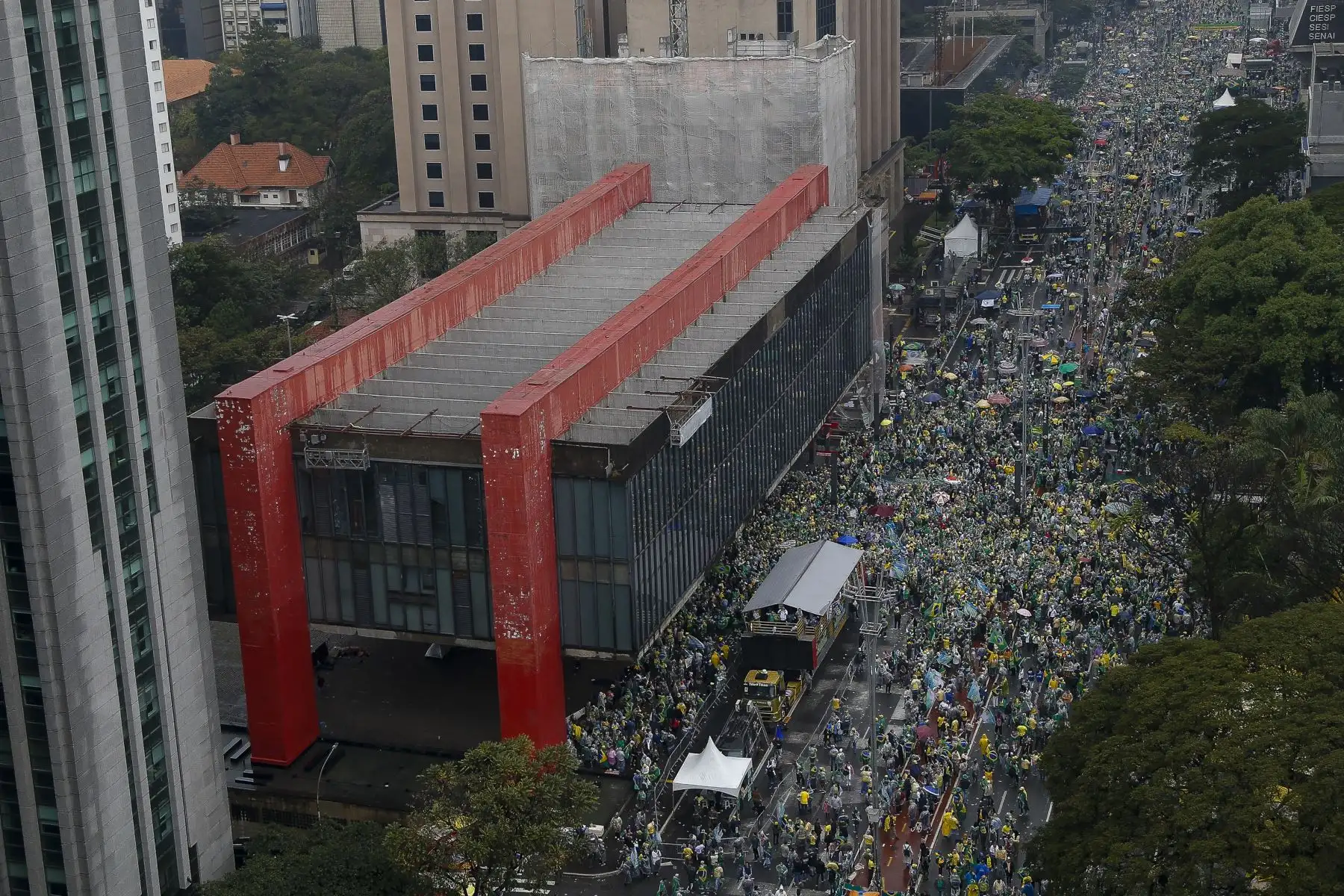 Los partidarios del presidente brasileño Jair Bolsonaro celebran el 200 aniversario de la independencia de Brasil, a lo largo de la Avenida Paulista en Sao Paulo, Brasil, el 7 de septiembre de 2022.
Foto: AFP