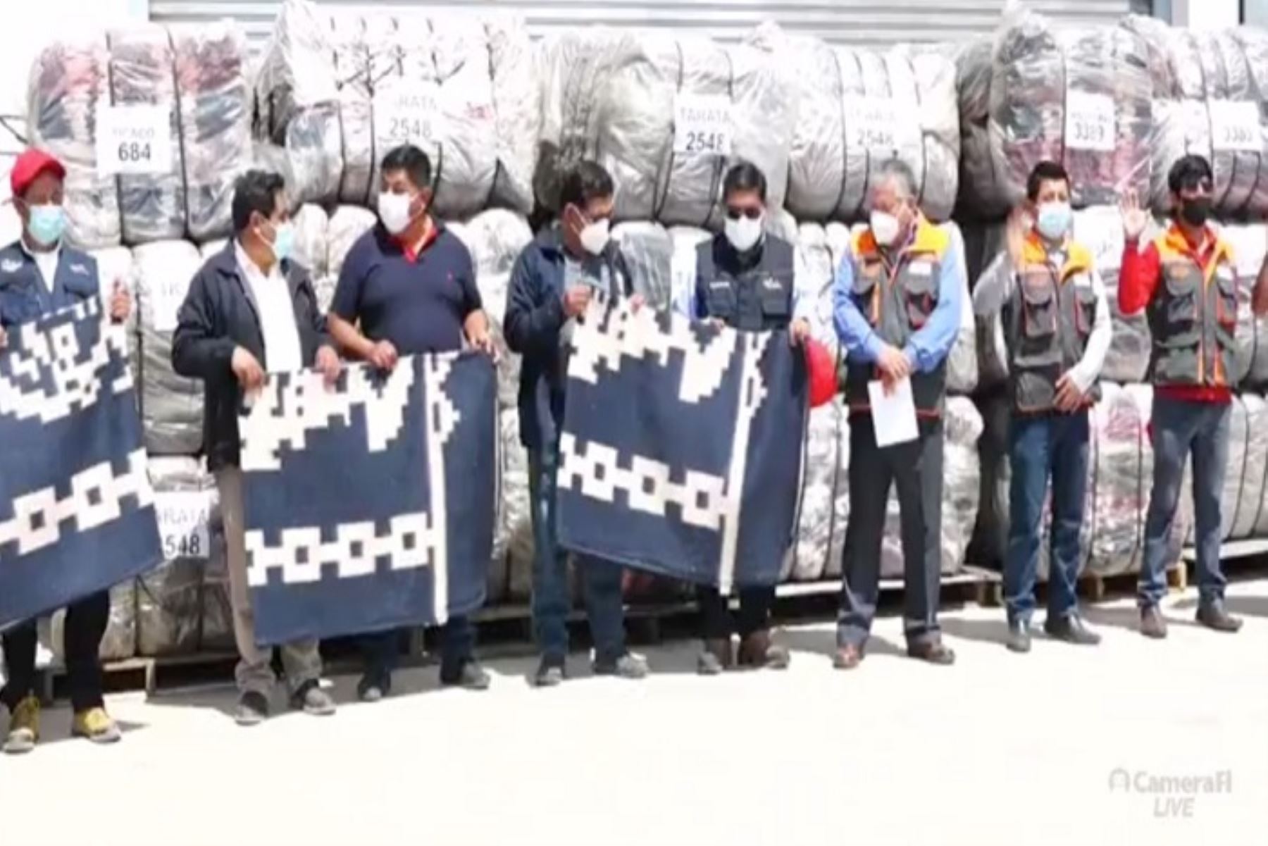 Región Tacna entrega cerca de 7,000 frazadas para enfrentar heladas en zonas andinas.